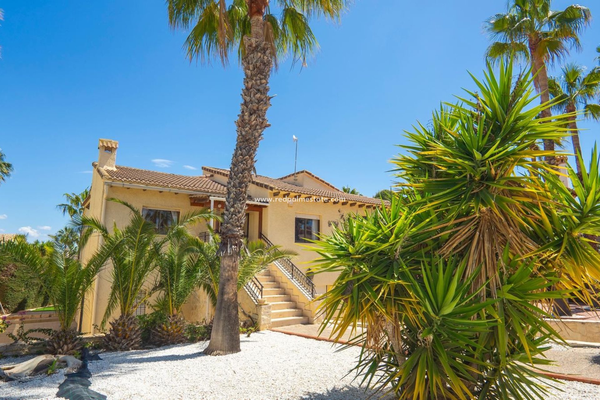 Resale - Villa -
Orihuela Costa - Costa Blanca