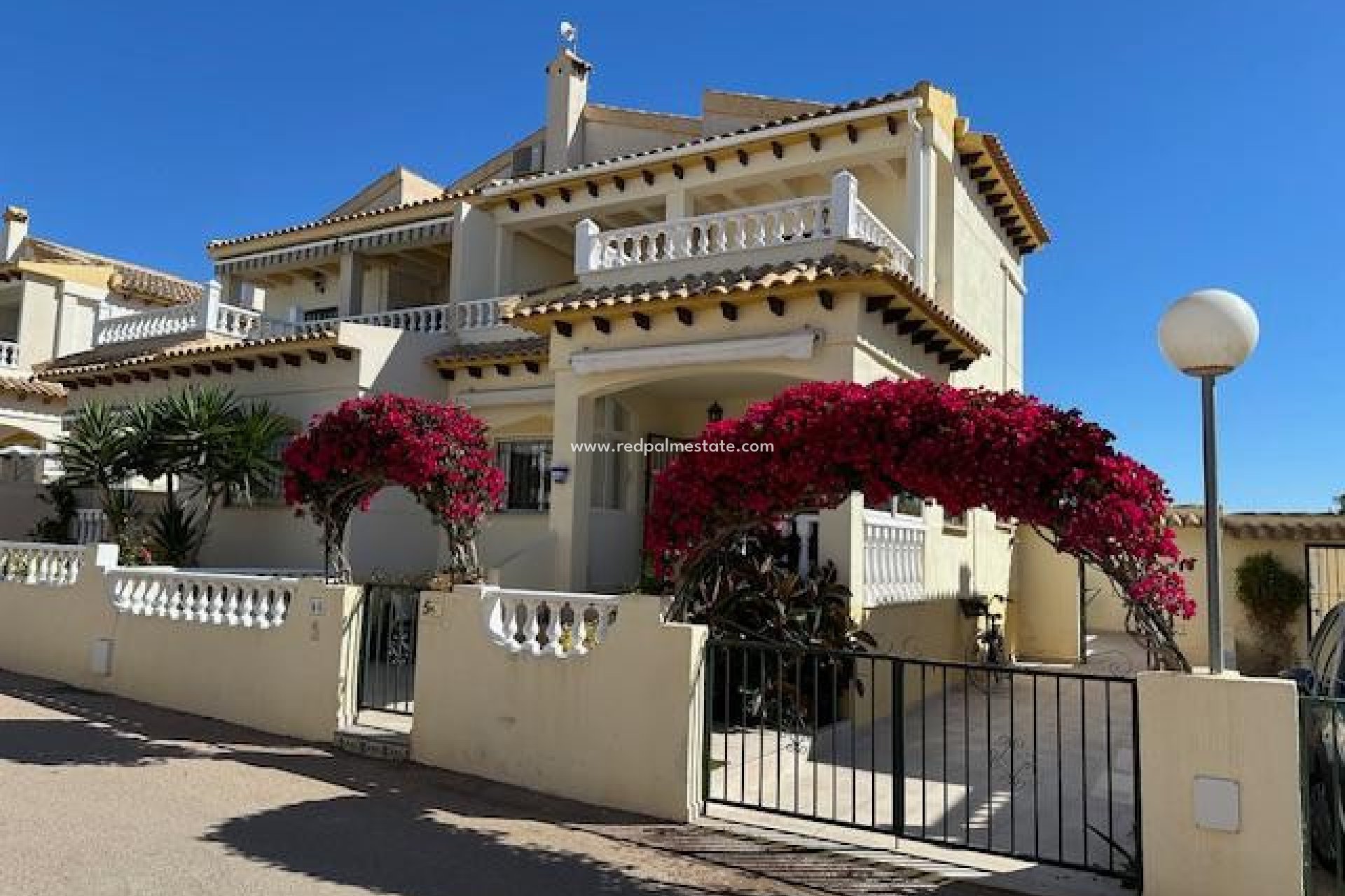 Resale - Villa -
Orihuela Costa - Costa Blanca