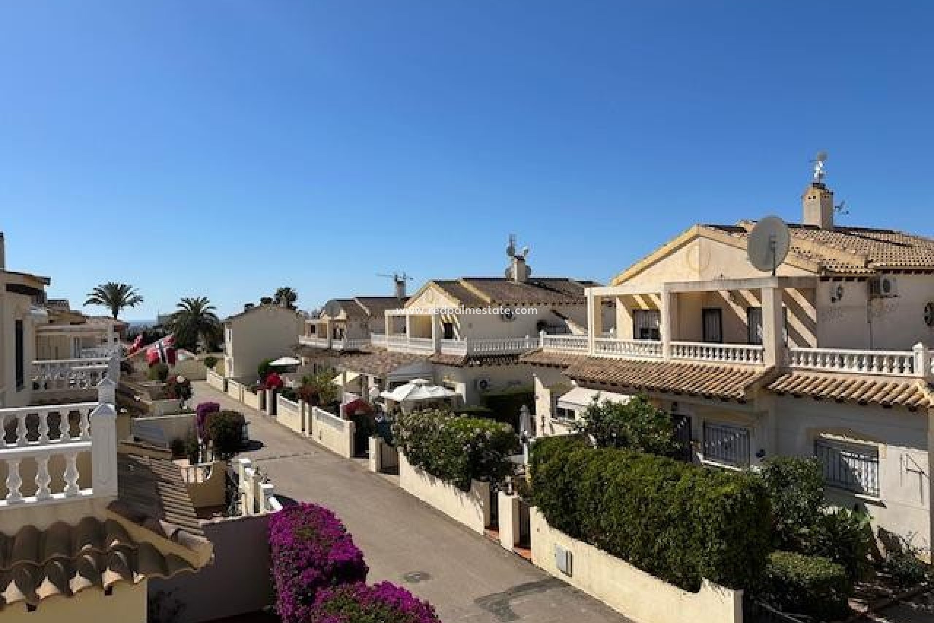 Resale - Villa -
Orihuela Costa - Costa Blanca