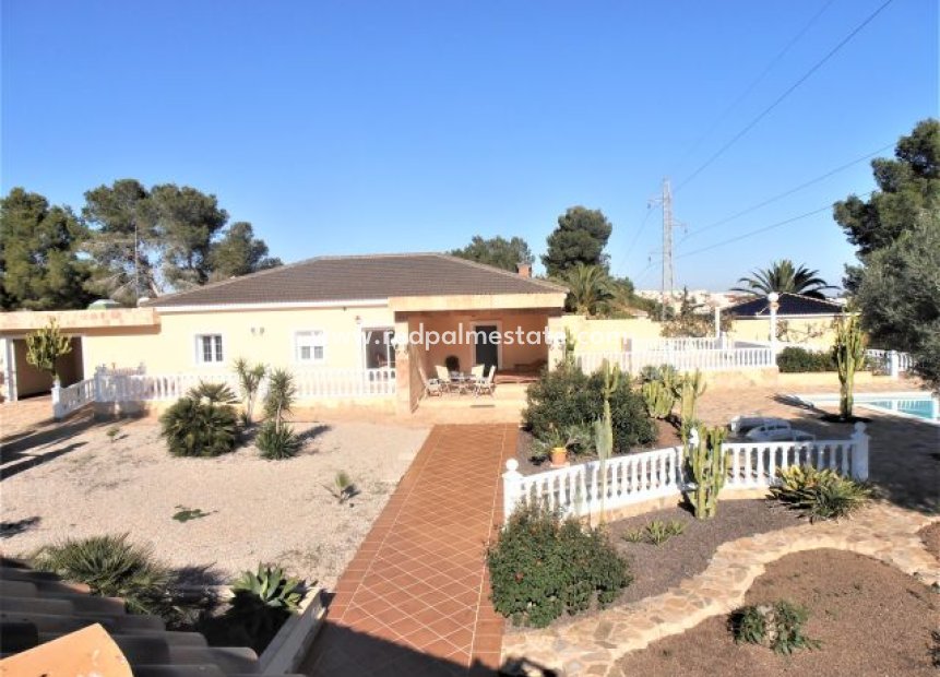 Resale - Villa -
Orihuela Costa - Costa Blanca