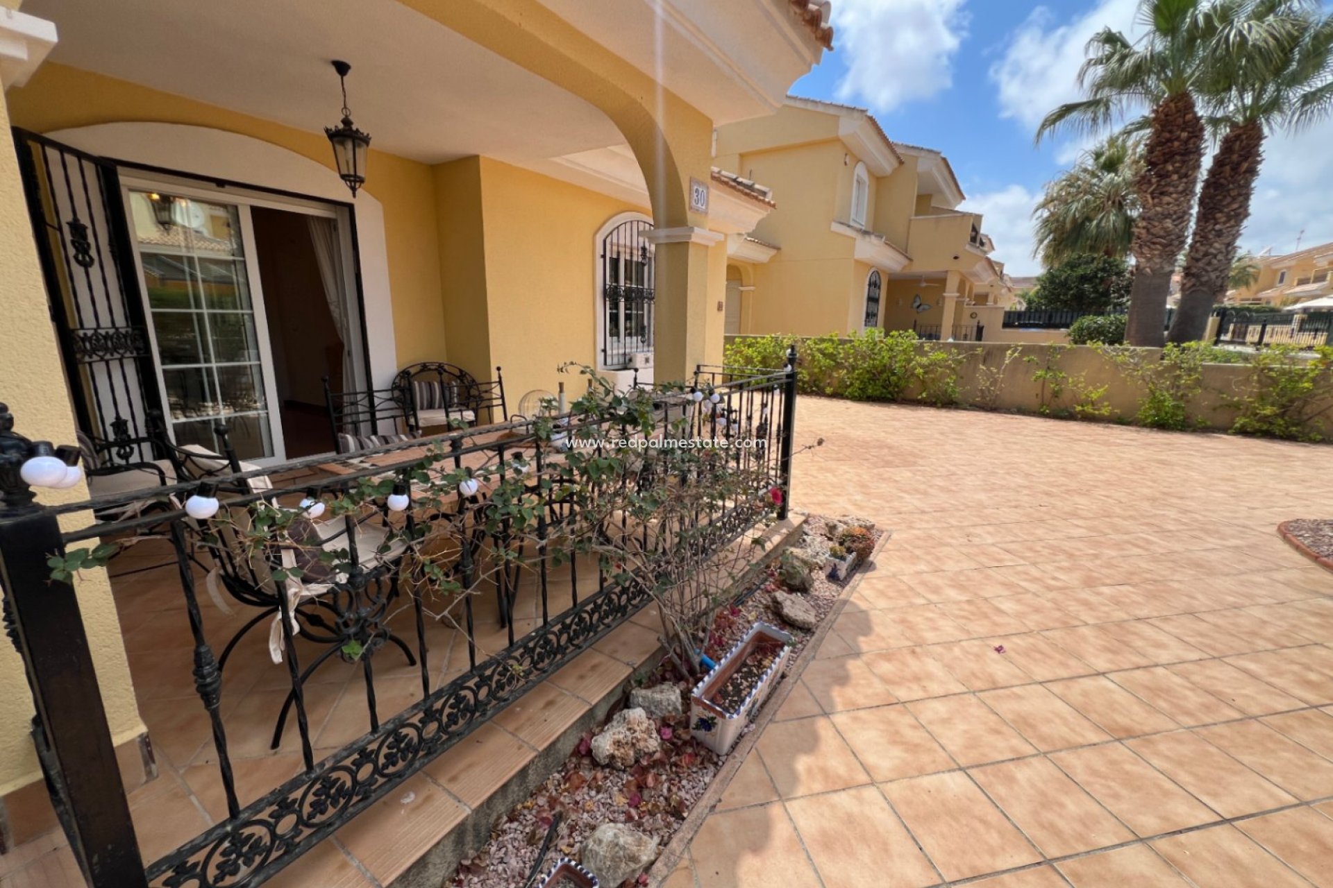 Resale - Villa -
Orihuela Costa - Costa Blanca