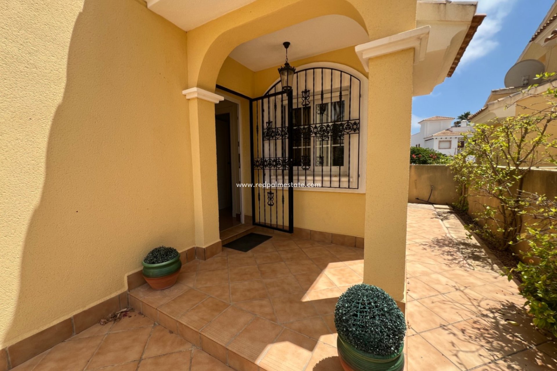 Resale - Villa -
Orihuela Costa - Costa Blanca