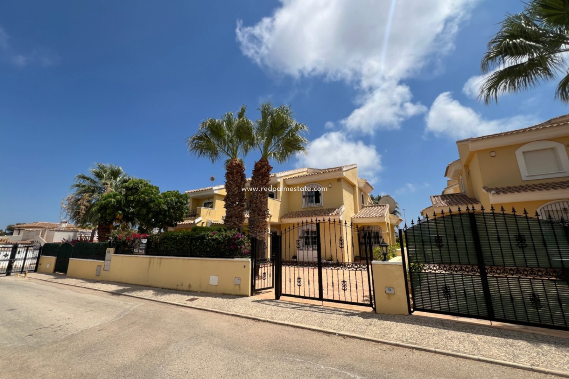 Resale - Villa -
Orihuela Costa - Costa Blanca