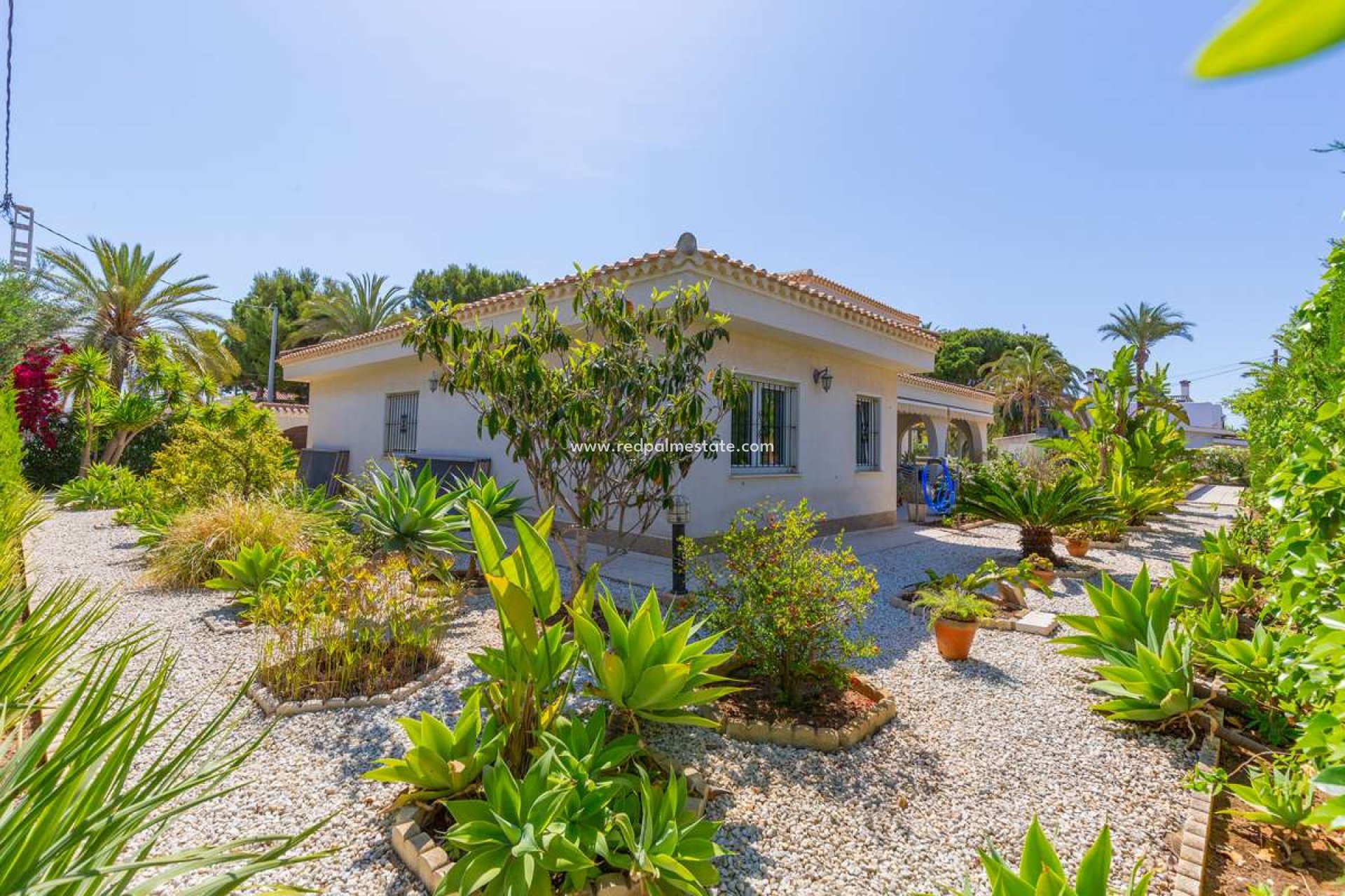 Resale - Villa -
Orihuela Costa - Costa Blanca