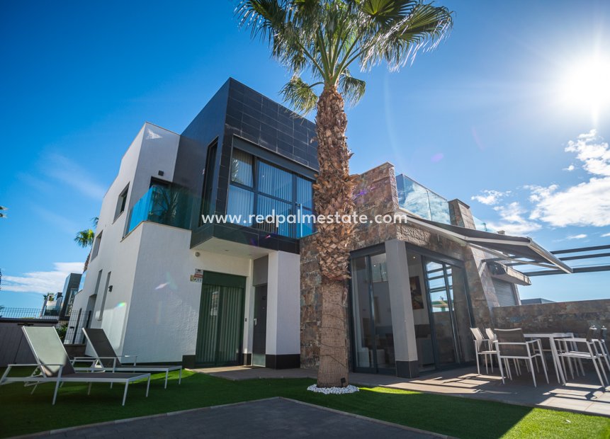 Resale - Villa -
Orihuela Costa - Costa Blanca