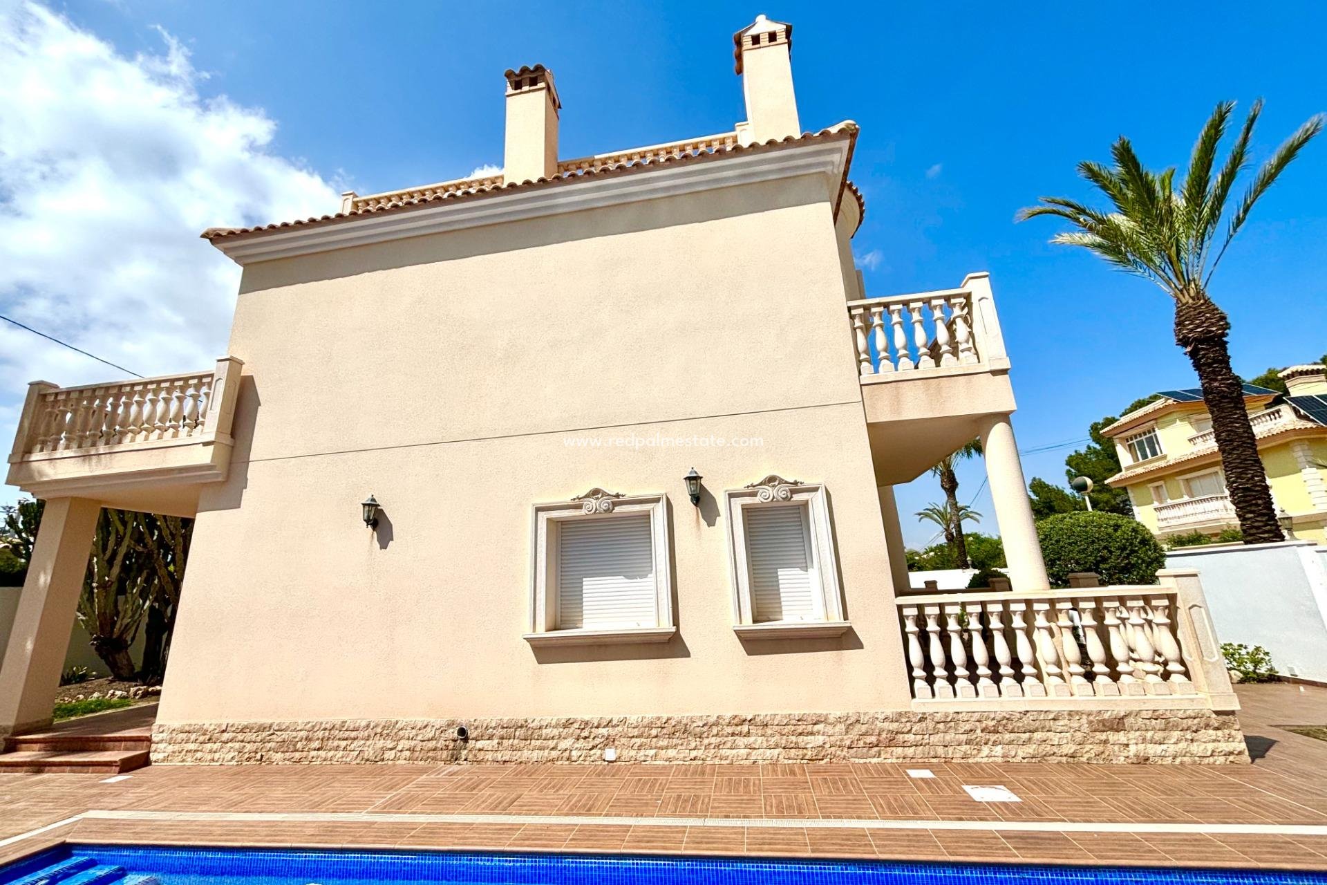 Resale - Villa -
Orihuela Costa - Costa Blanca