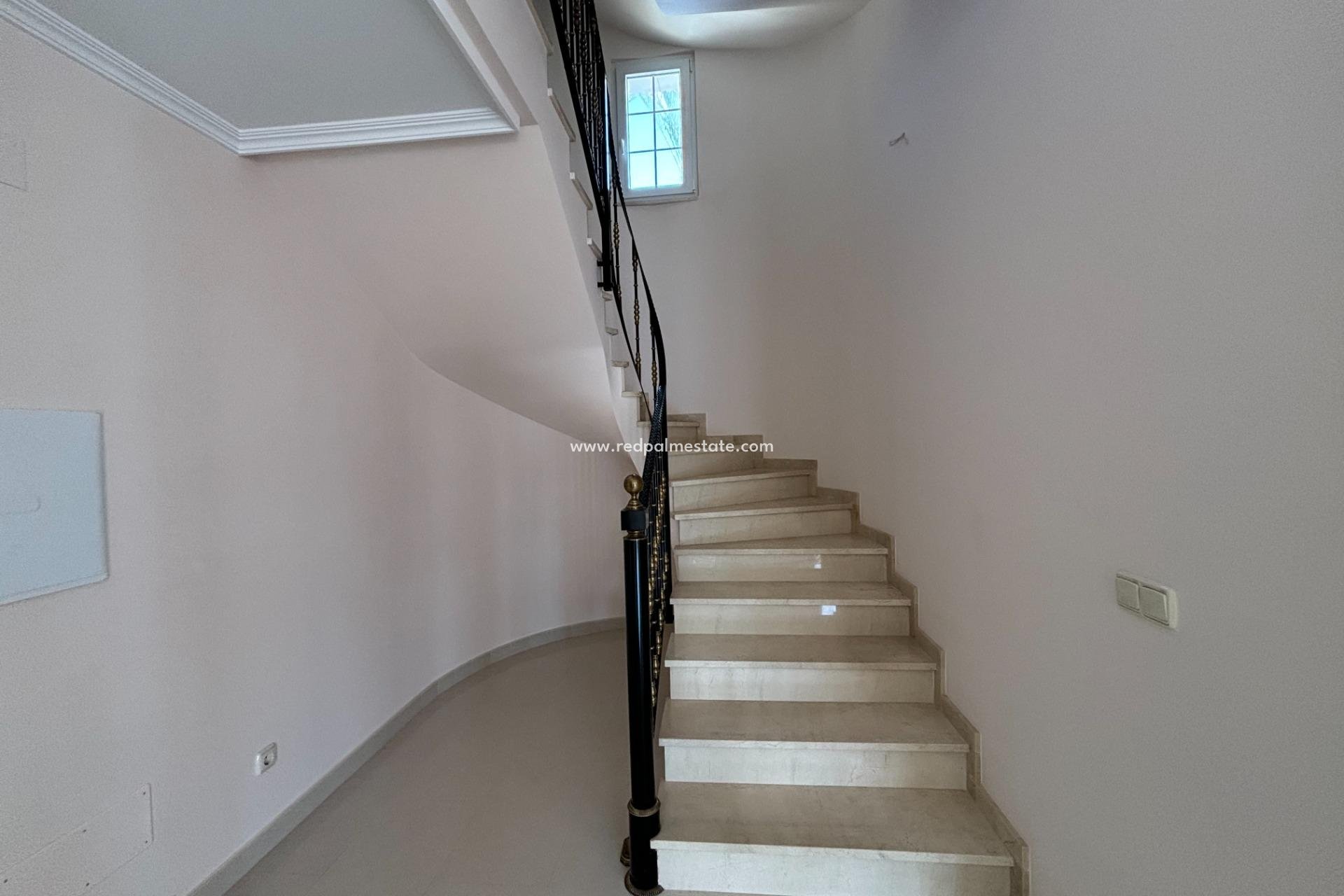 Resale - Villa -
Orihuela Costa - Costa Blanca