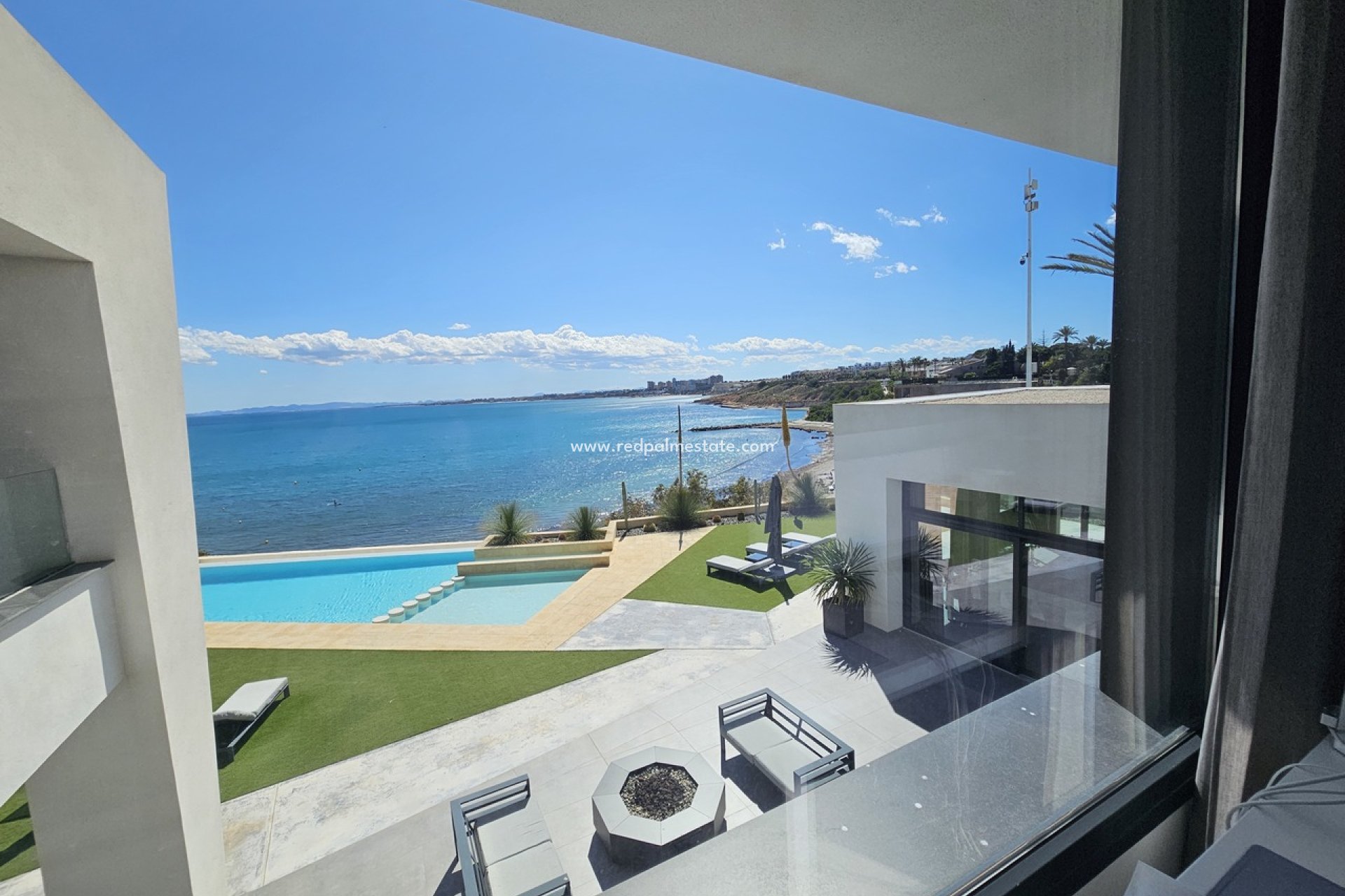 Resale - Villa -
Orihuela Costa - Costa Blanca