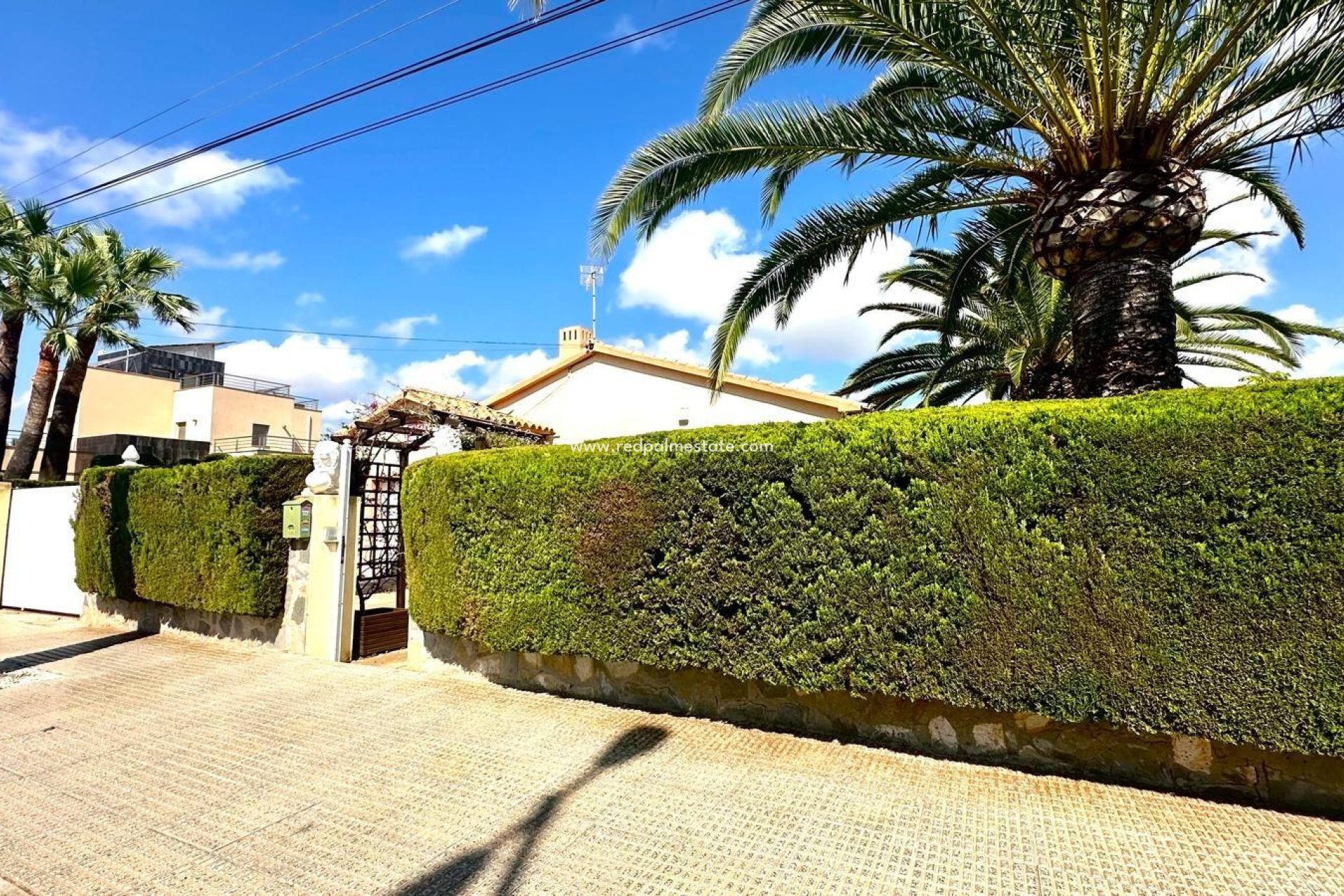 Resale - Villa -
Orihuela Costa - Costa Blanca