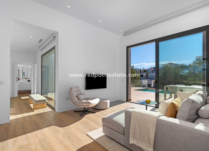 Resale - Villa -
Orihuela Costa - Costa Blanca