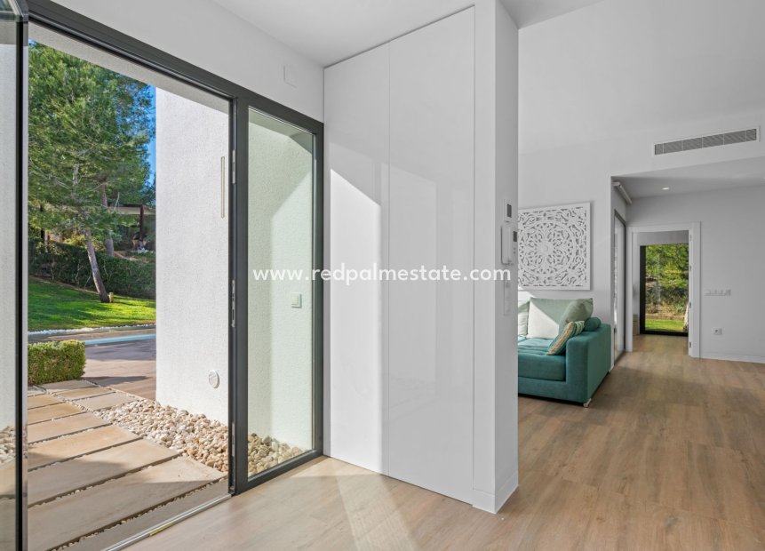 Resale - Villa -
Orihuela Costa - Costa Blanca