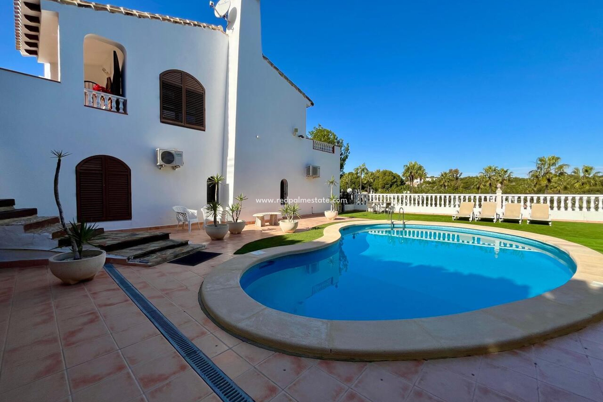 Resale - Villa -
Orihuela Costa - Costa Blanca