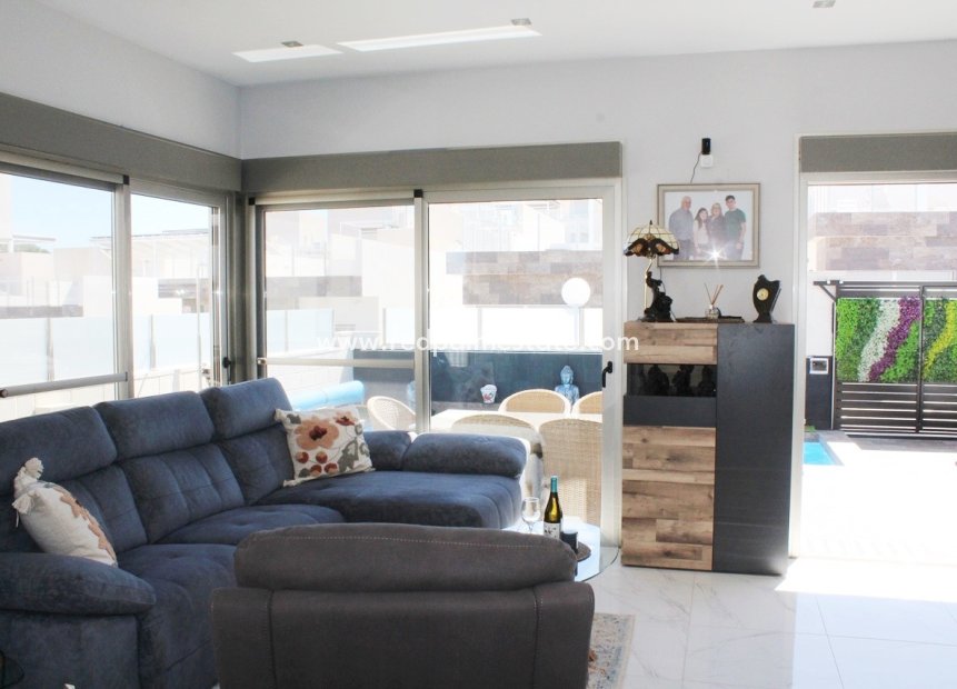 Resale - Villa -
Orihuela Costa - Costa Blanca