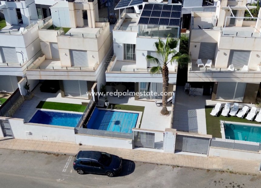 Resale - Villa -
Orihuela Costa - Costa Blanca