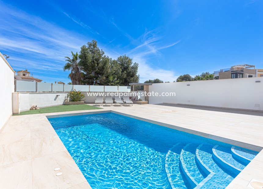 Resale - Villa -
Orihuela Costa - Costa Blanca