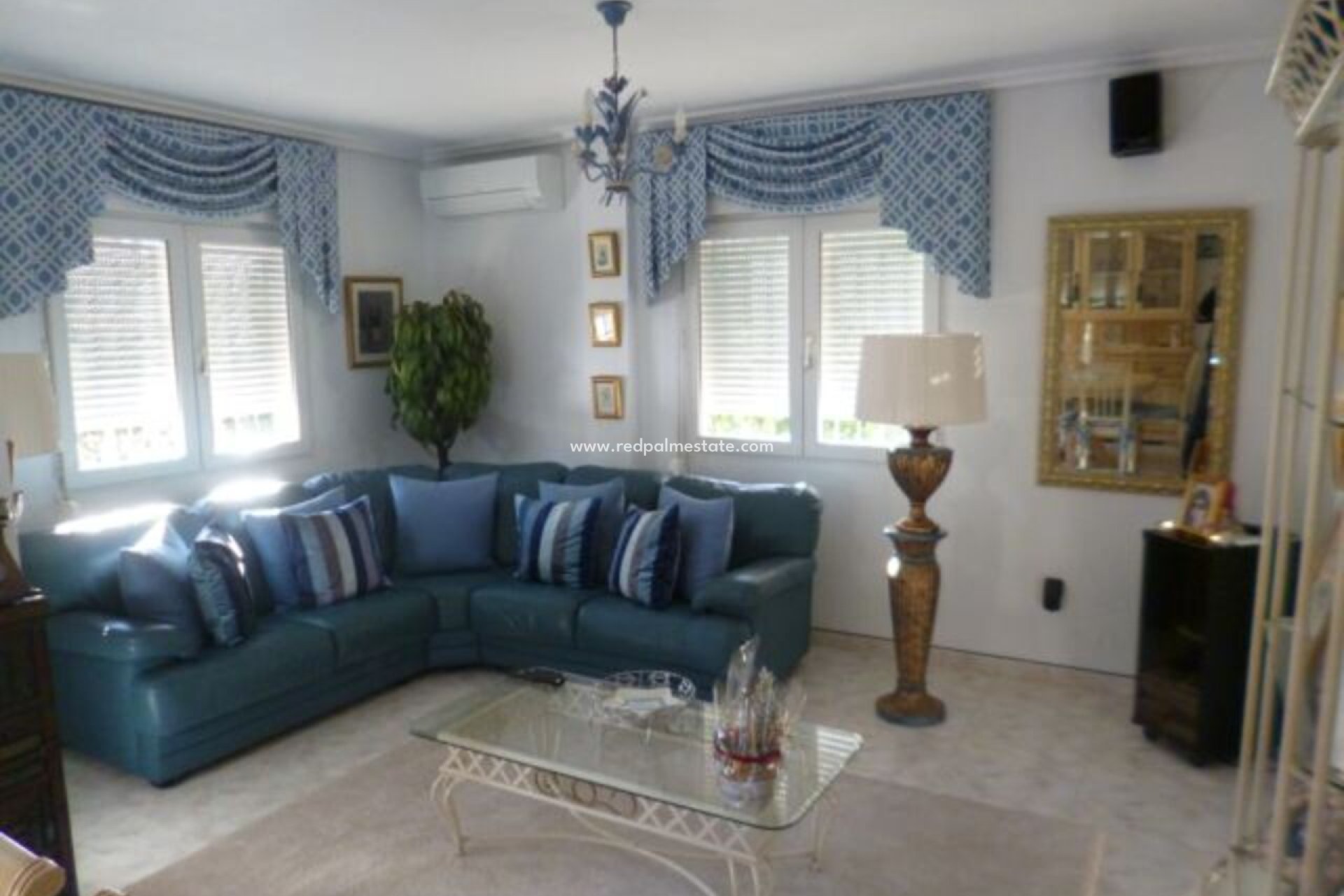 Resale - Villa -
Orihuela Costa - Costa Blanca