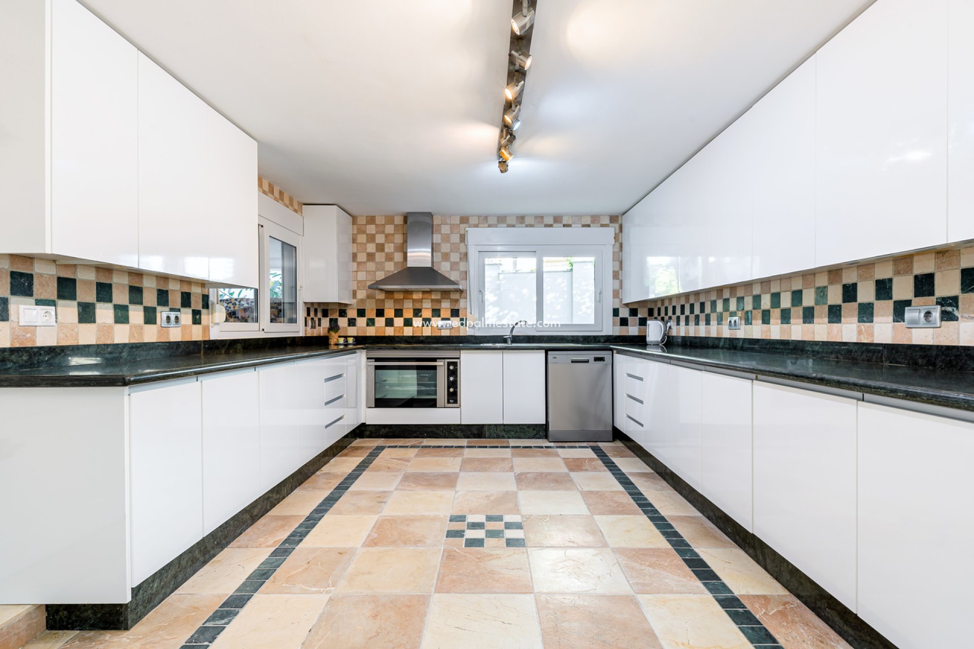 Resale - Villa -
Orihuela Costa - Dehesa de campoamor