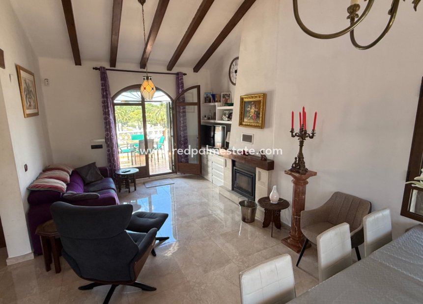 Resale - Villa -
Orihuela Costa - Inland
