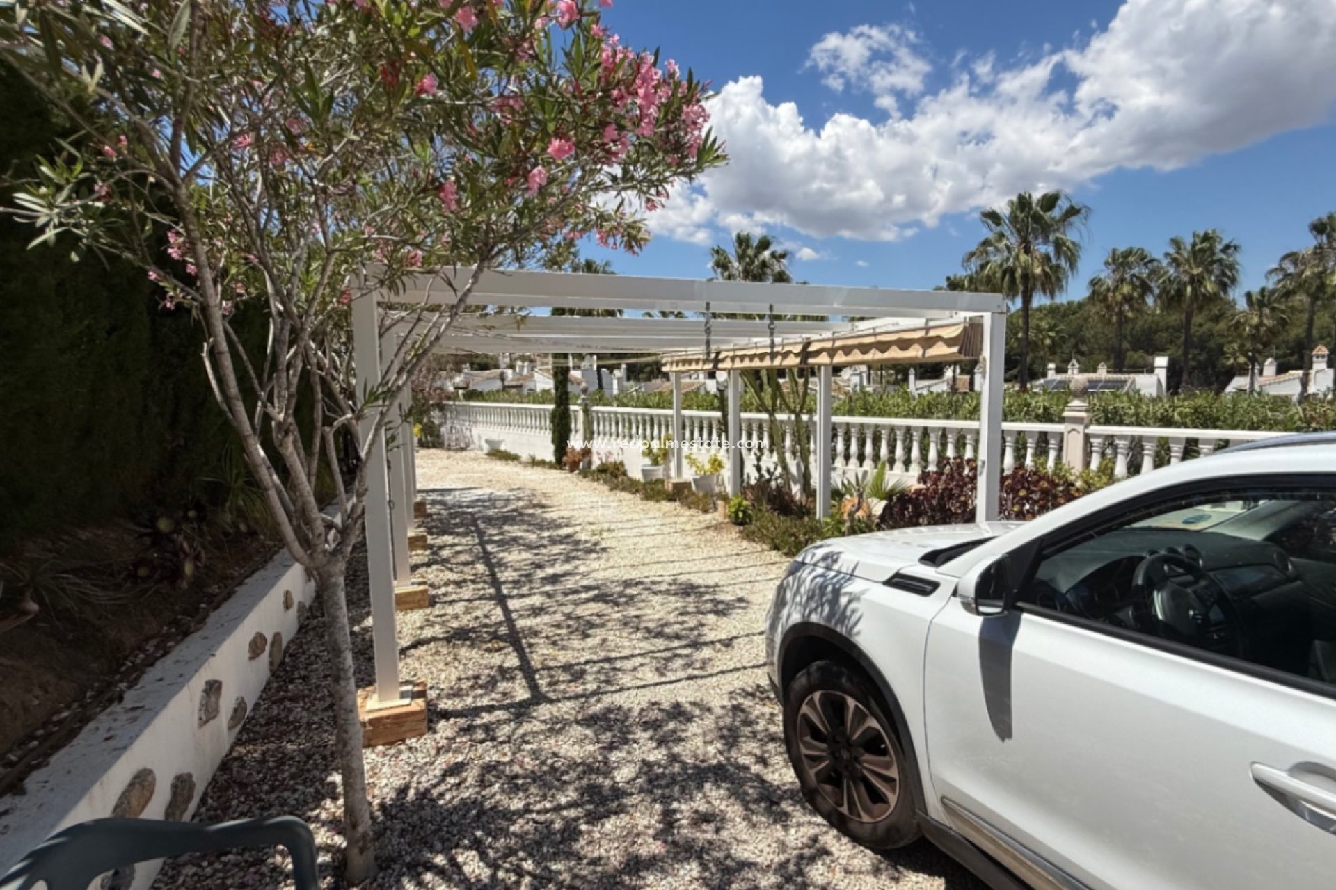 Resale - Villa -
Orihuela Costa - Inland