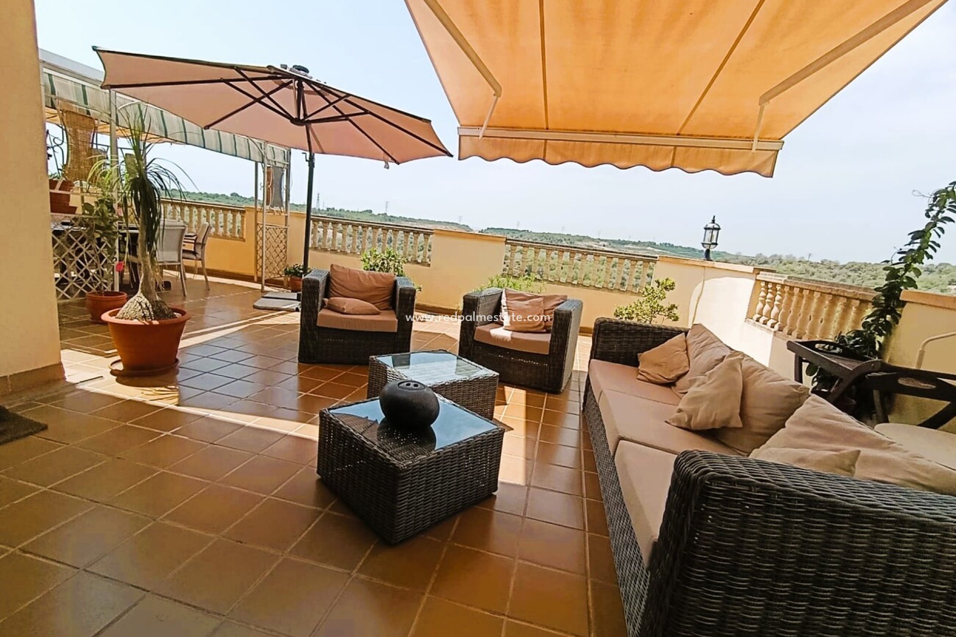 Resale - Villa -
Orihuela Costa - Inland
