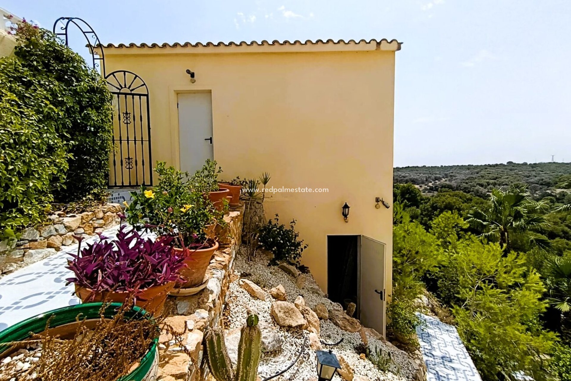 Resale - Villa -
Orihuela Costa - Inland