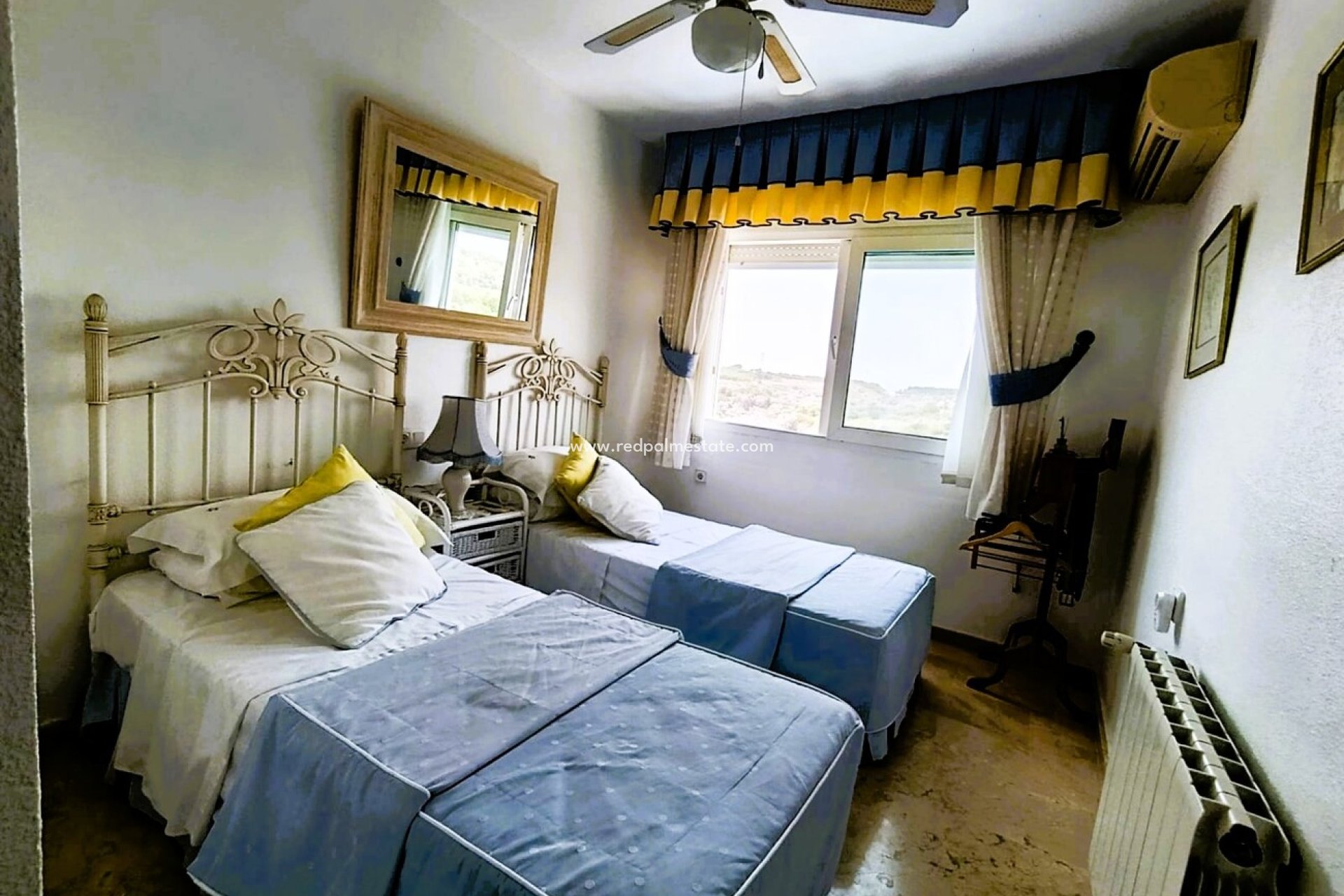 Resale - Villa -
Orihuela Costa - Inland