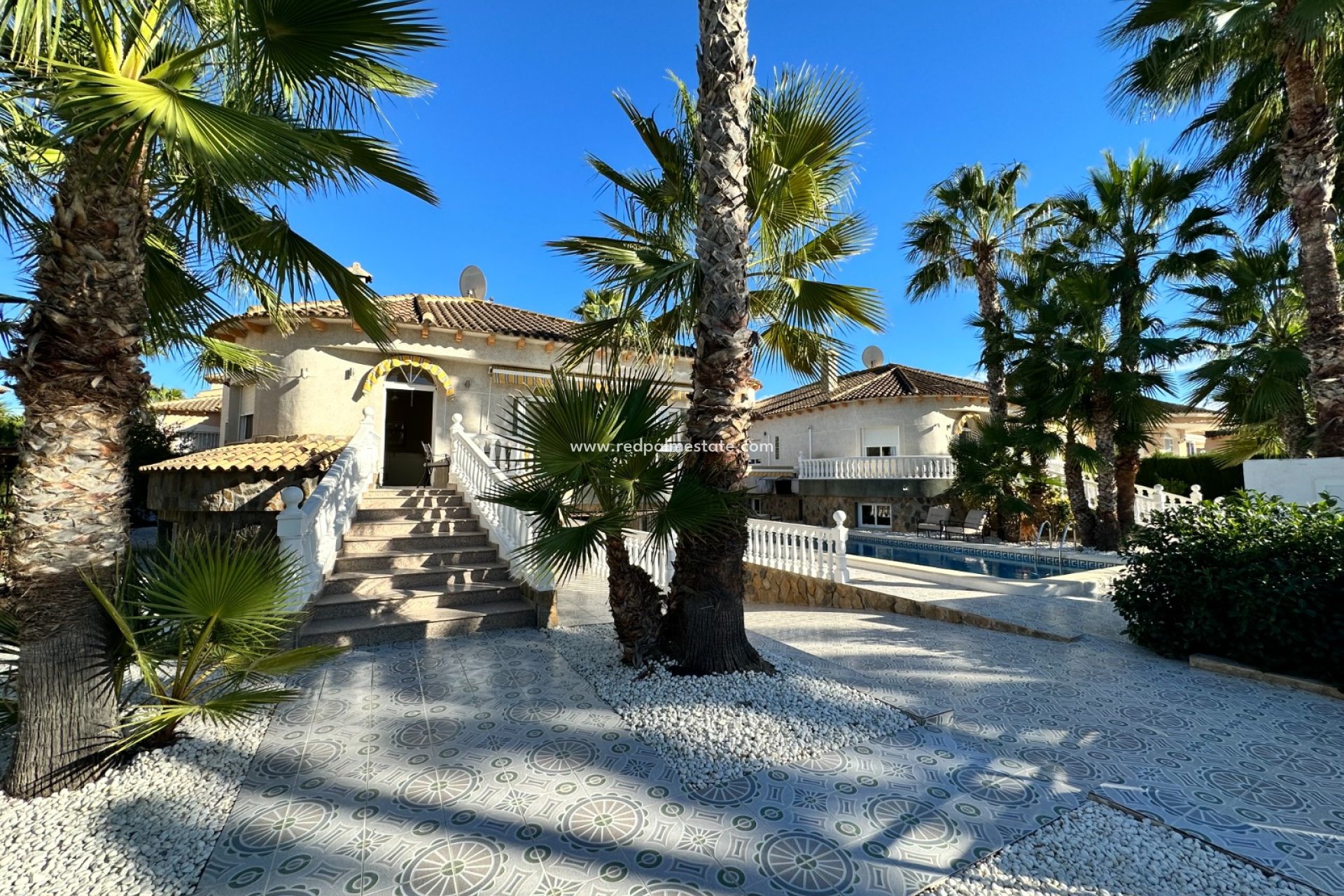 Resale - Villa -
Orihuela Costa - Inland