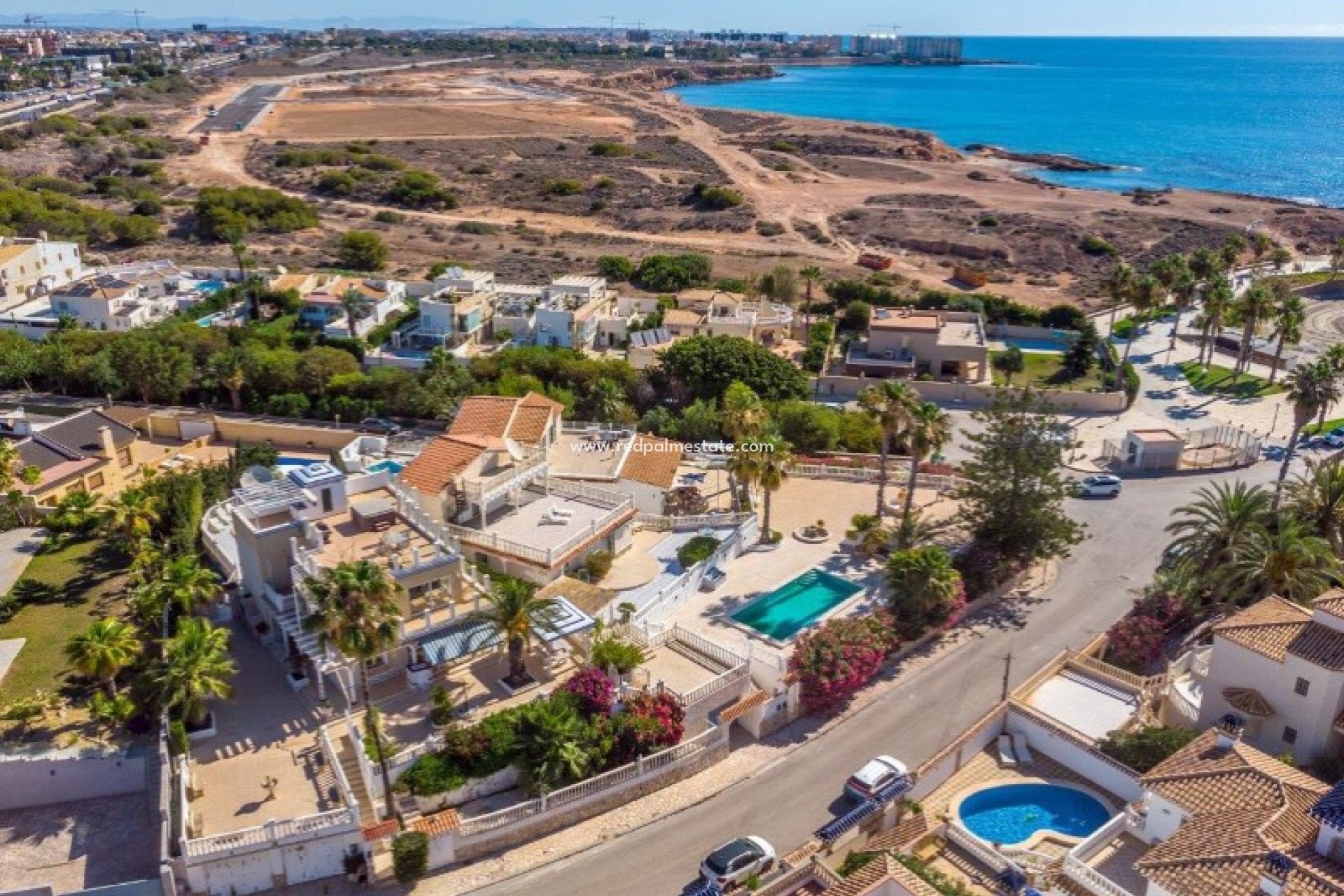 Resale - Villa -
Orihuela Costa - Inland