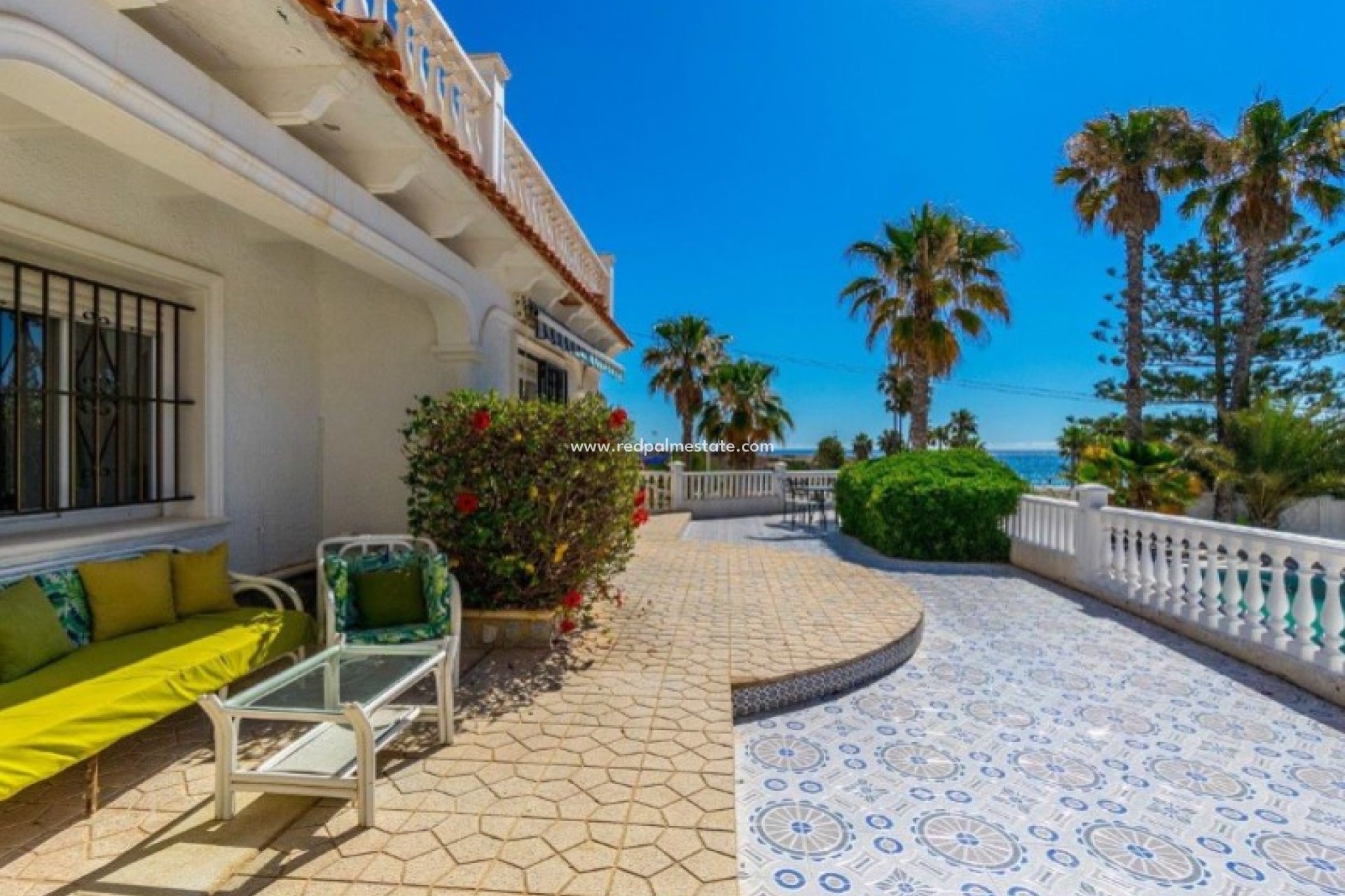 Resale - Villa -
Orihuela Costa - Inland