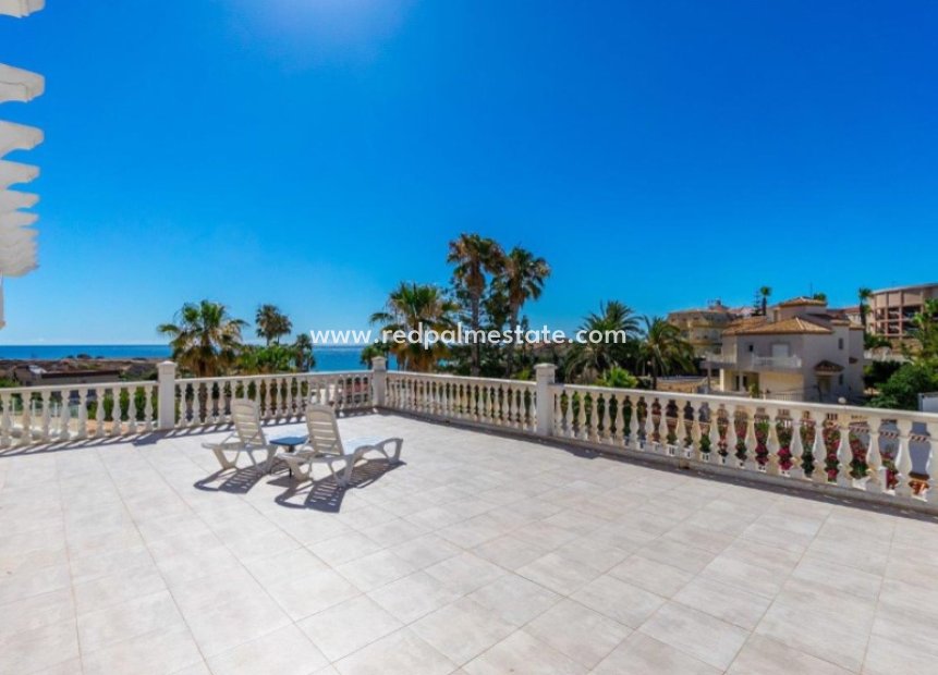 Resale - Villa -
Orihuela Costa - Inland