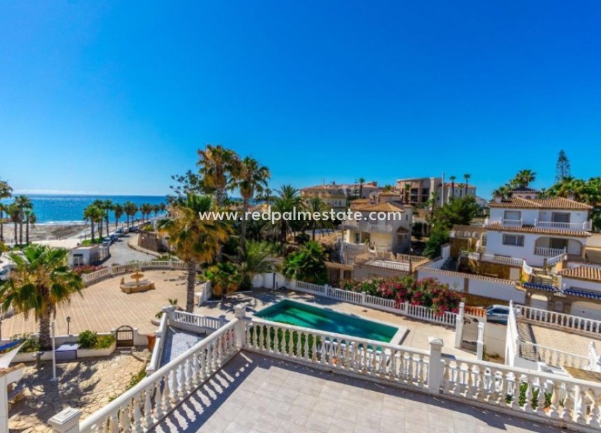 Resale - Villa -
Orihuela Costa - Inland