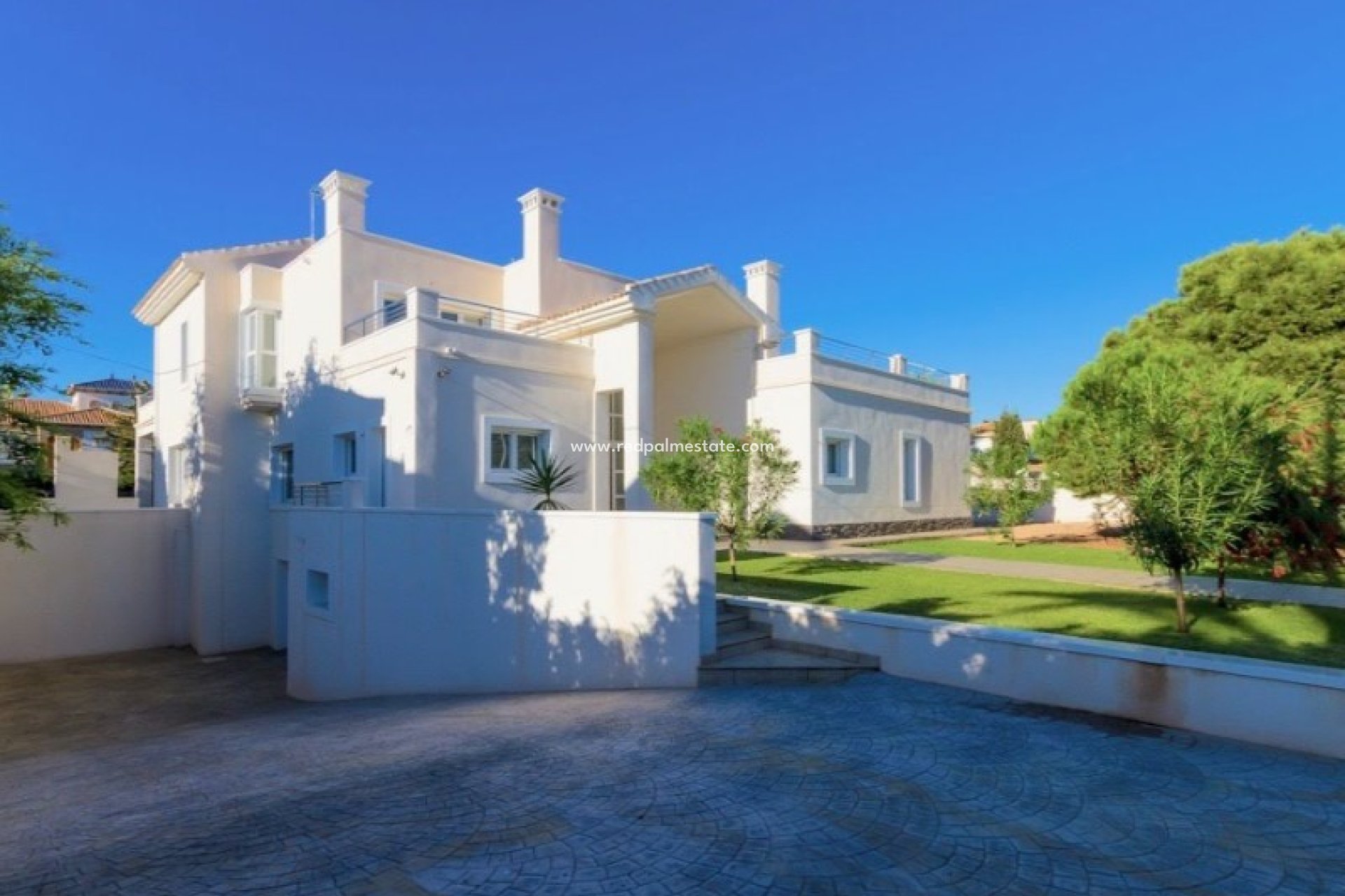 Resale - Villa -
Orihuela Costa - Inland