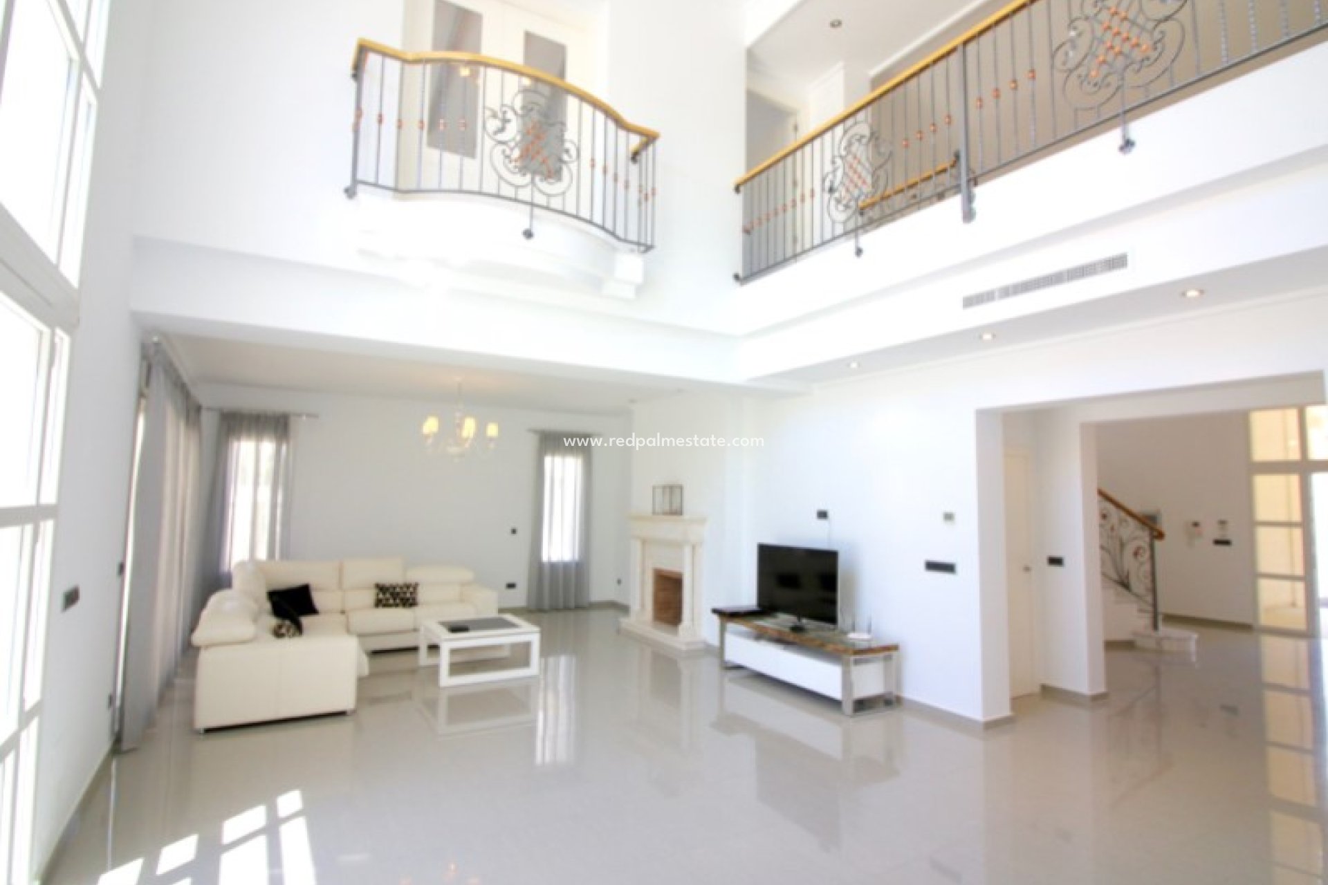 Resale - Villa -
Orihuela Costa - Inland