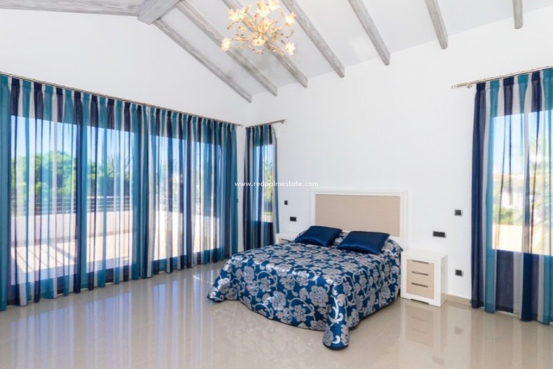 Resale - Villa -
Orihuela Costa - Inland