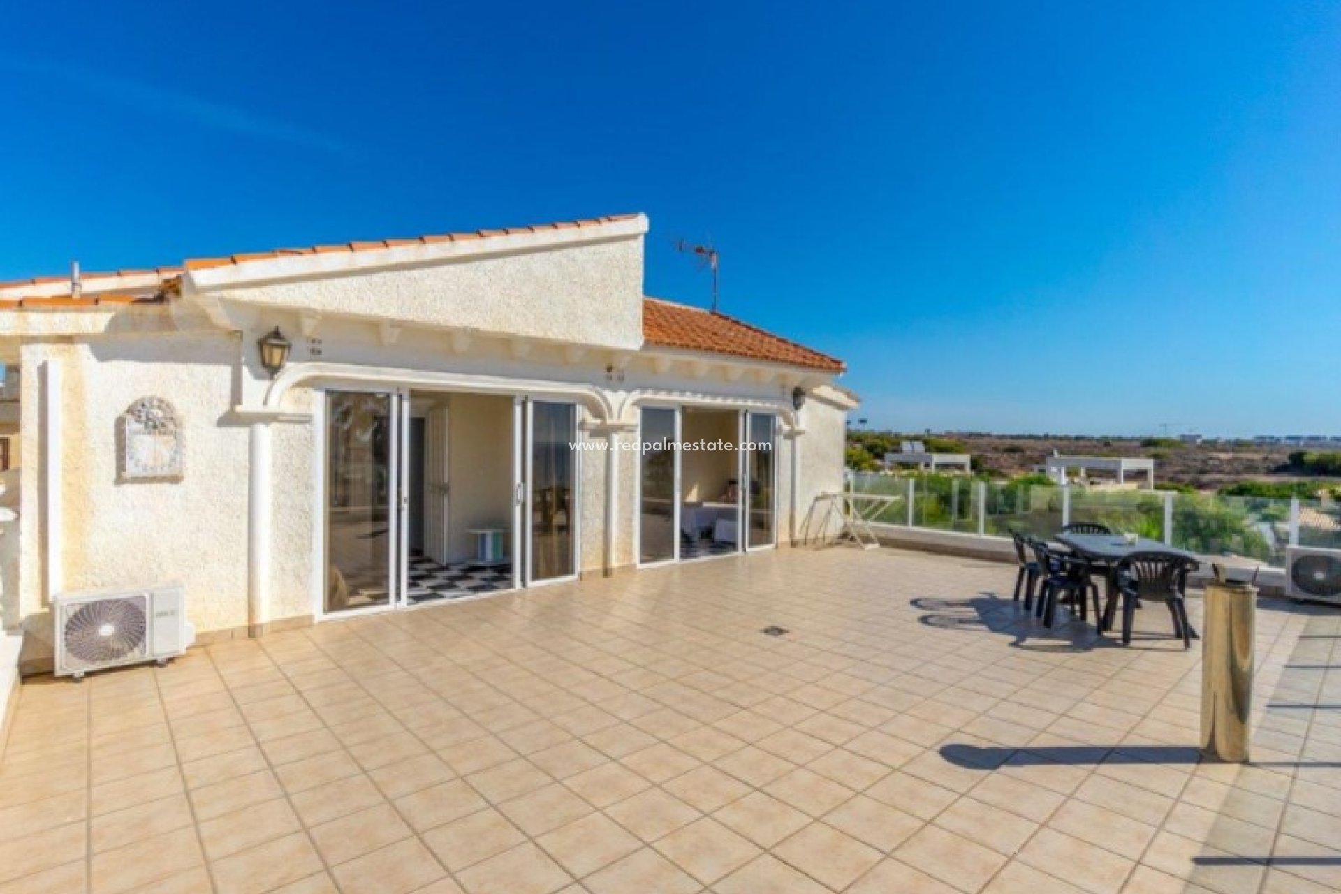 Resale - Villa -
Orihuela Costa - Inland