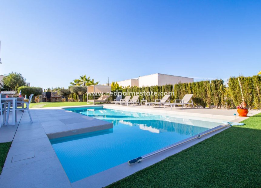 Resale - Villa -
Orihuela Costa - Inland