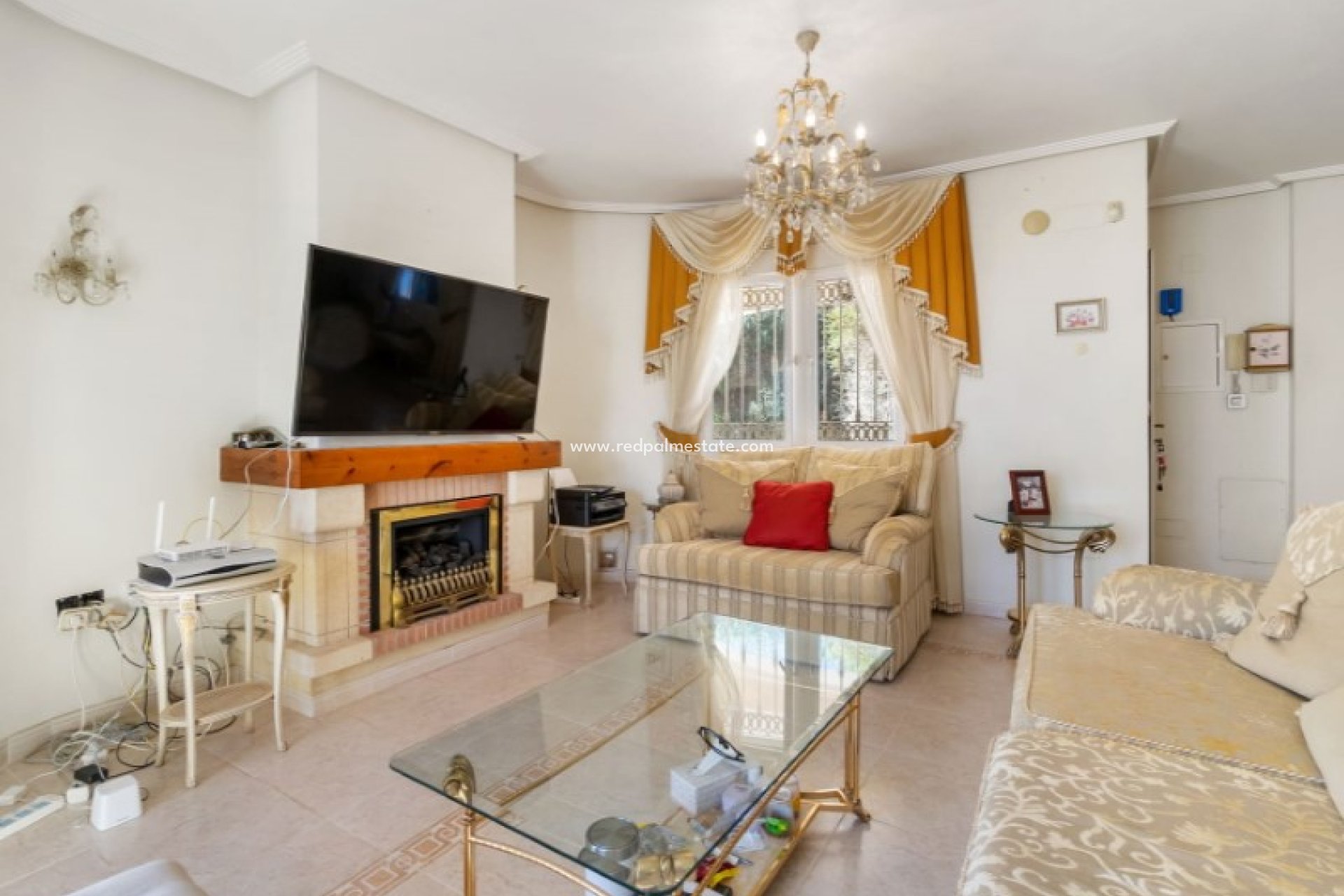 Resale - Villa -
Orihuela Costa - Inland