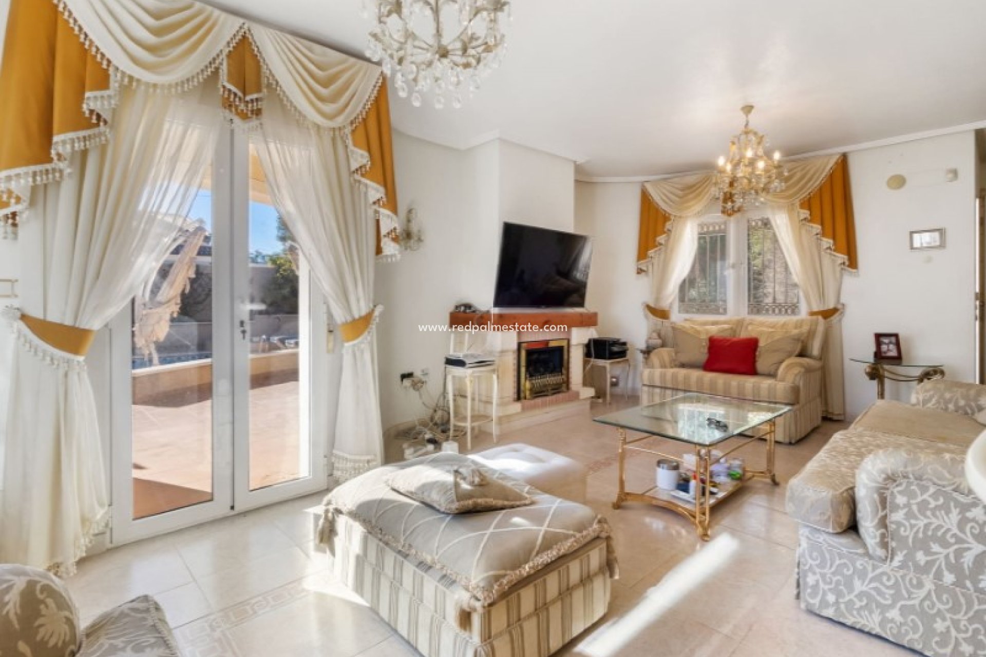 Resale - Villa -
Orihuela Costa - Inland