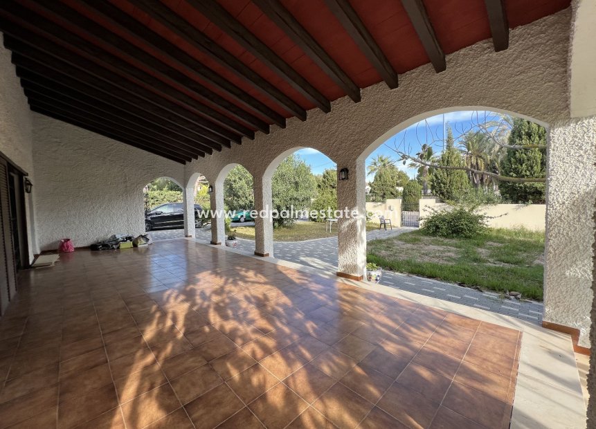 Resale - Villa -
Orihuela Costa - Inland