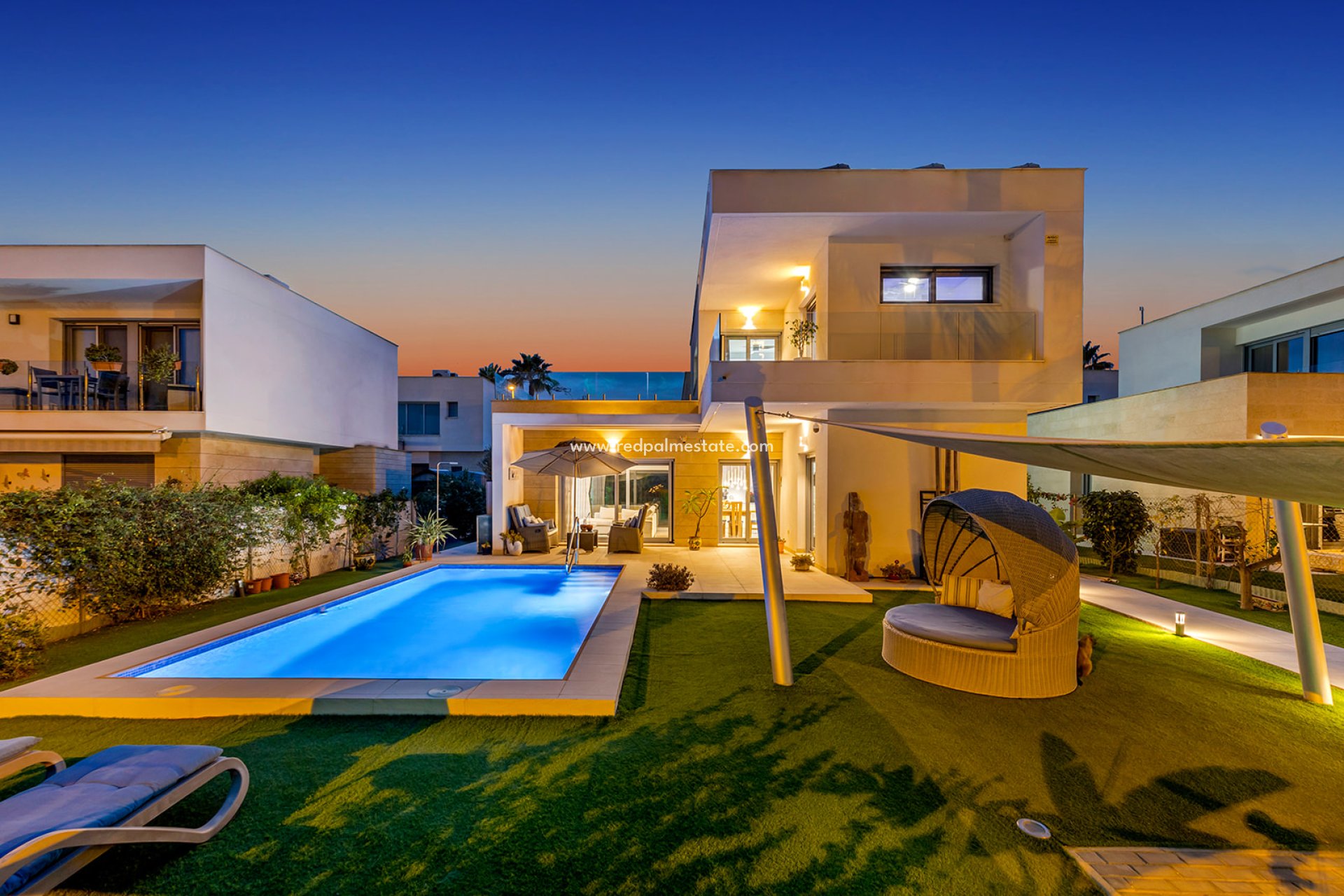 Resale - Villa -
Orihuela Costa - Inland