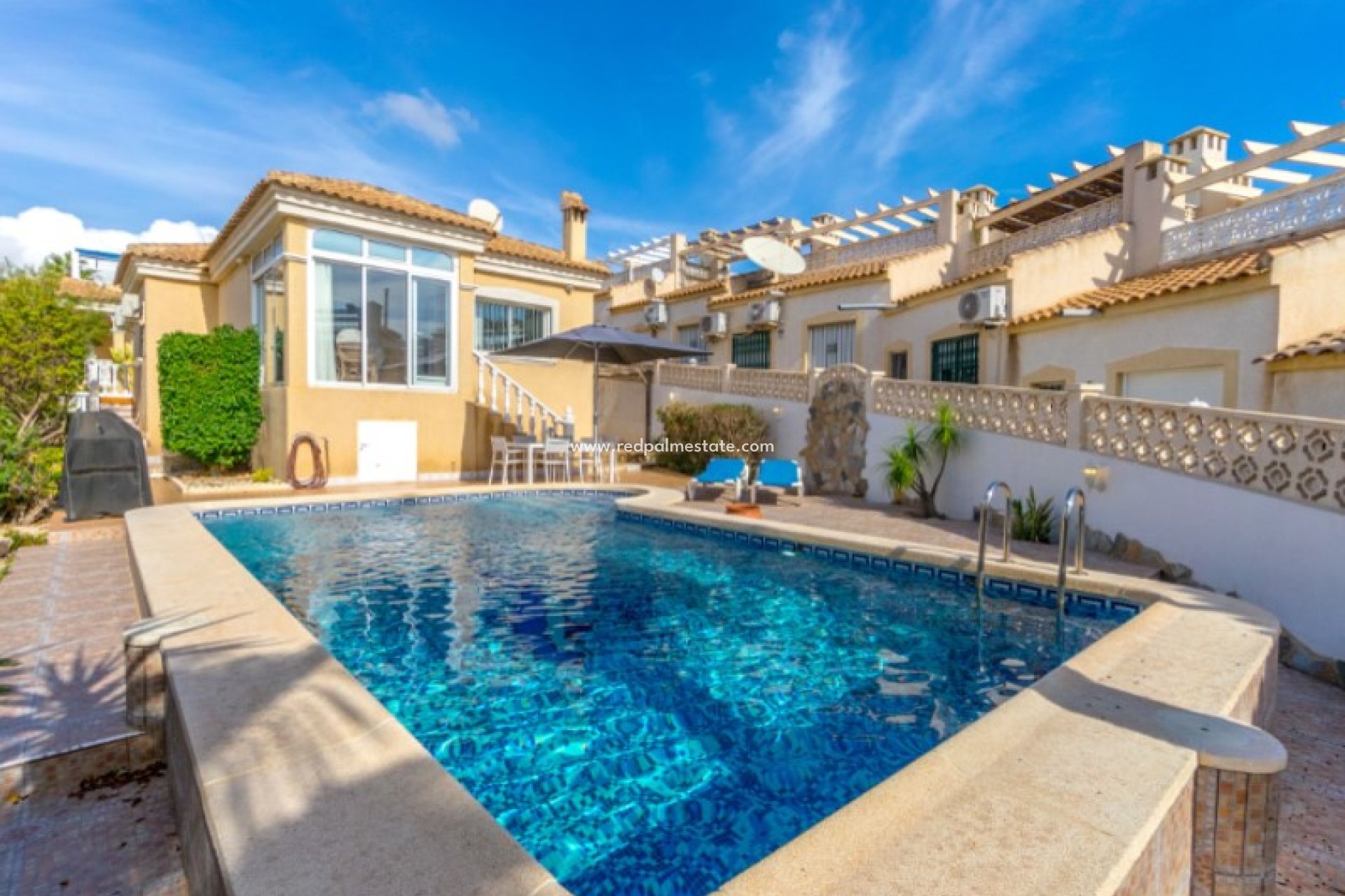 Resale - Villa -
Orihuela Costa - Inland