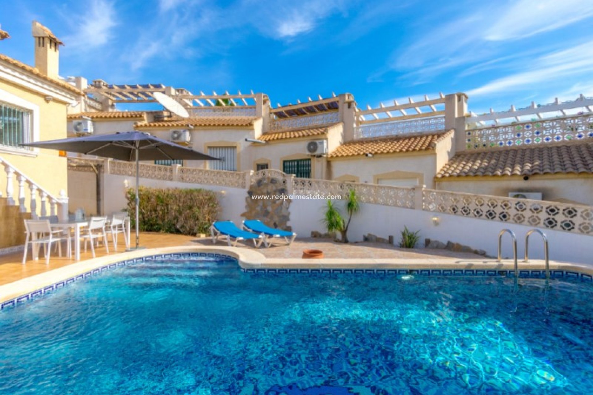 Resale - Villa -
Orihuela Costa - Inland