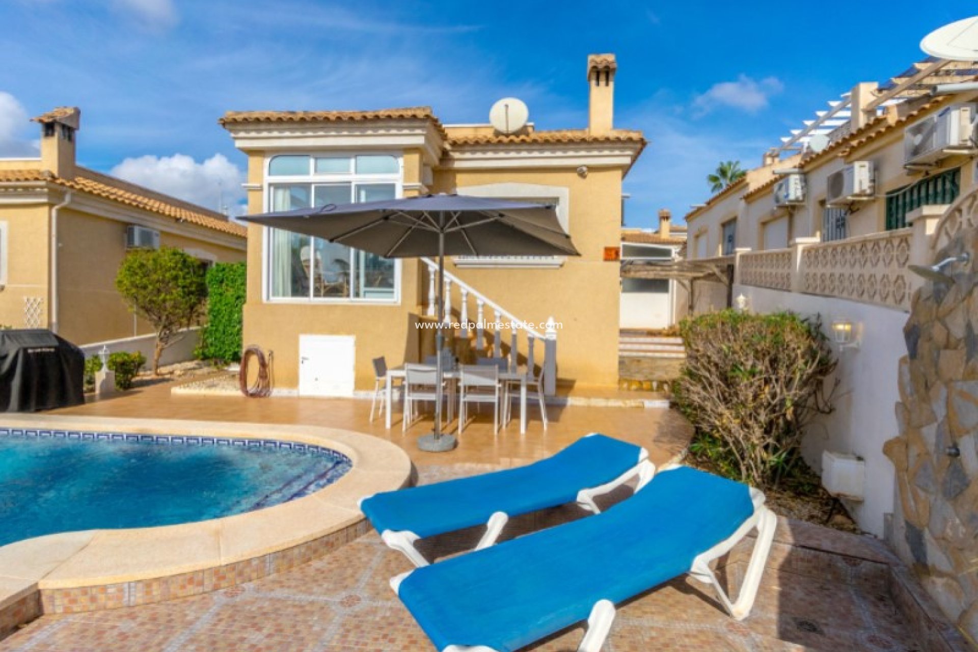 Resale - Villa -
Orihuela Costa - Inland