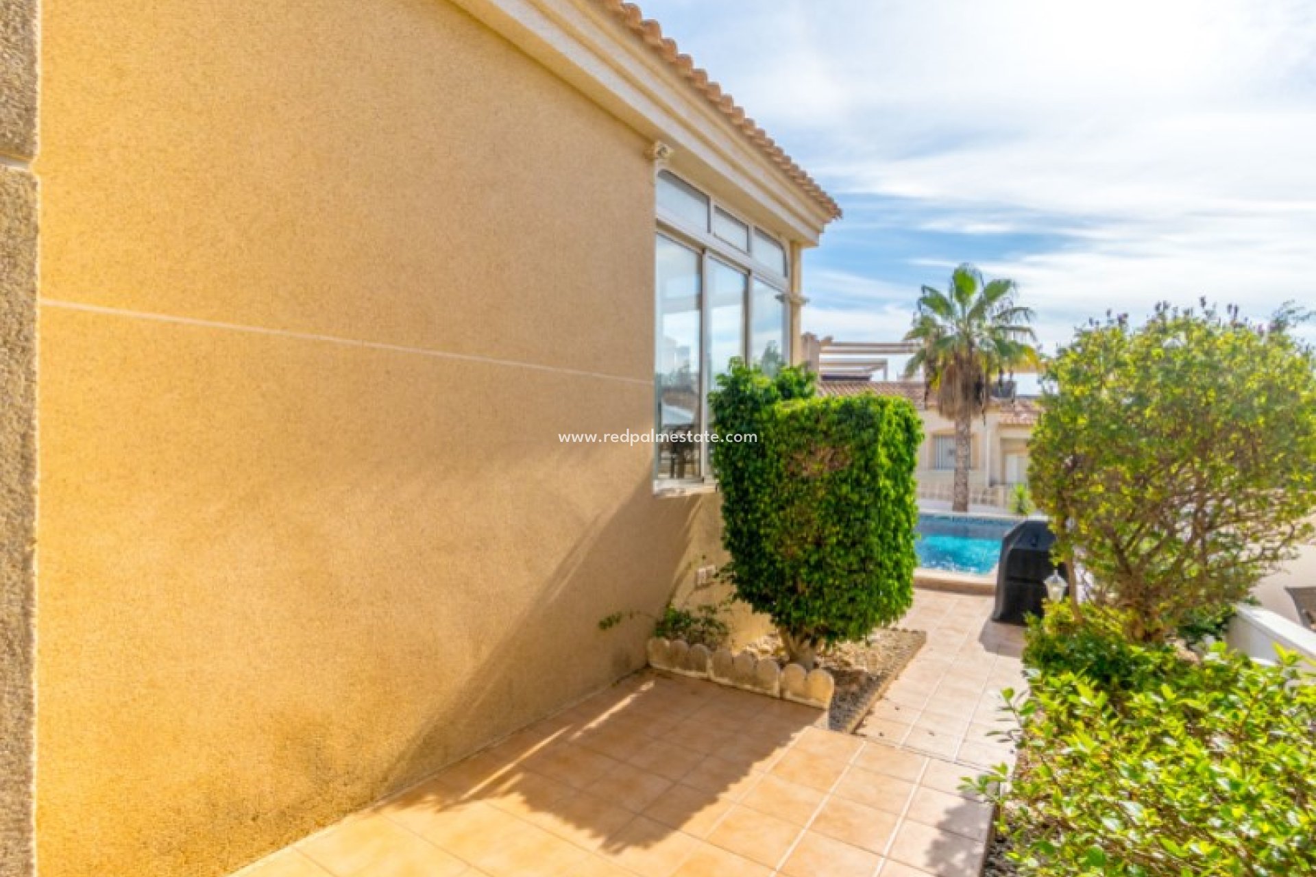 Resale - Villa -
Orihuela Costa - Inland