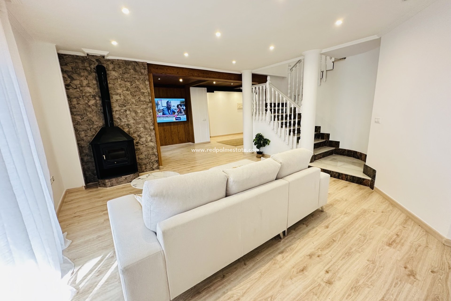 Resale - Villa -
Orihuela Costa - Inland