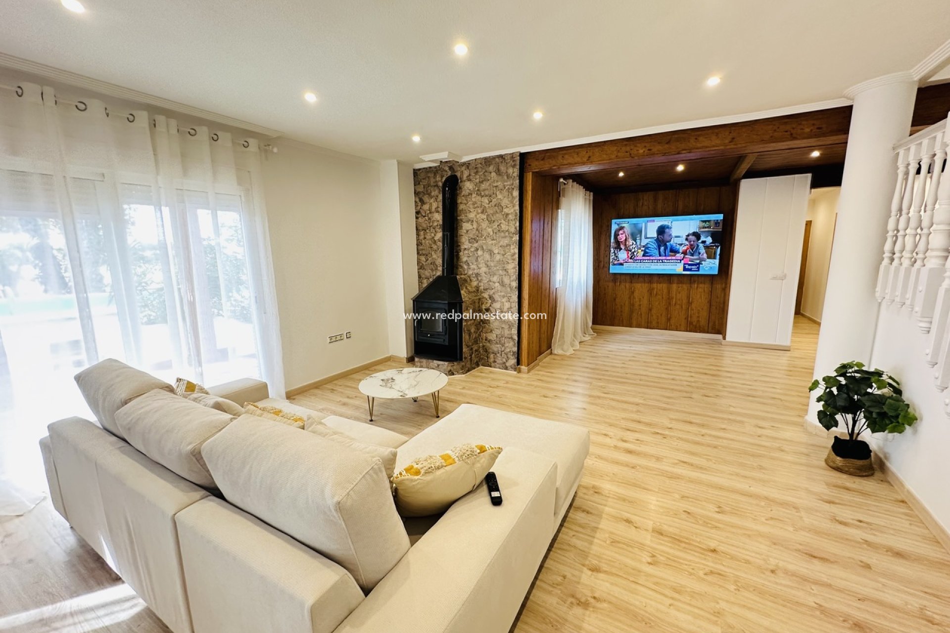 Resale - Villa -
Orihuela Costa - Inland