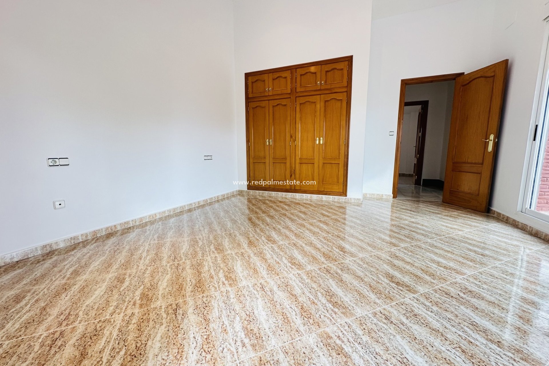 Resale - Villa -
Orihuela Costa - Inland