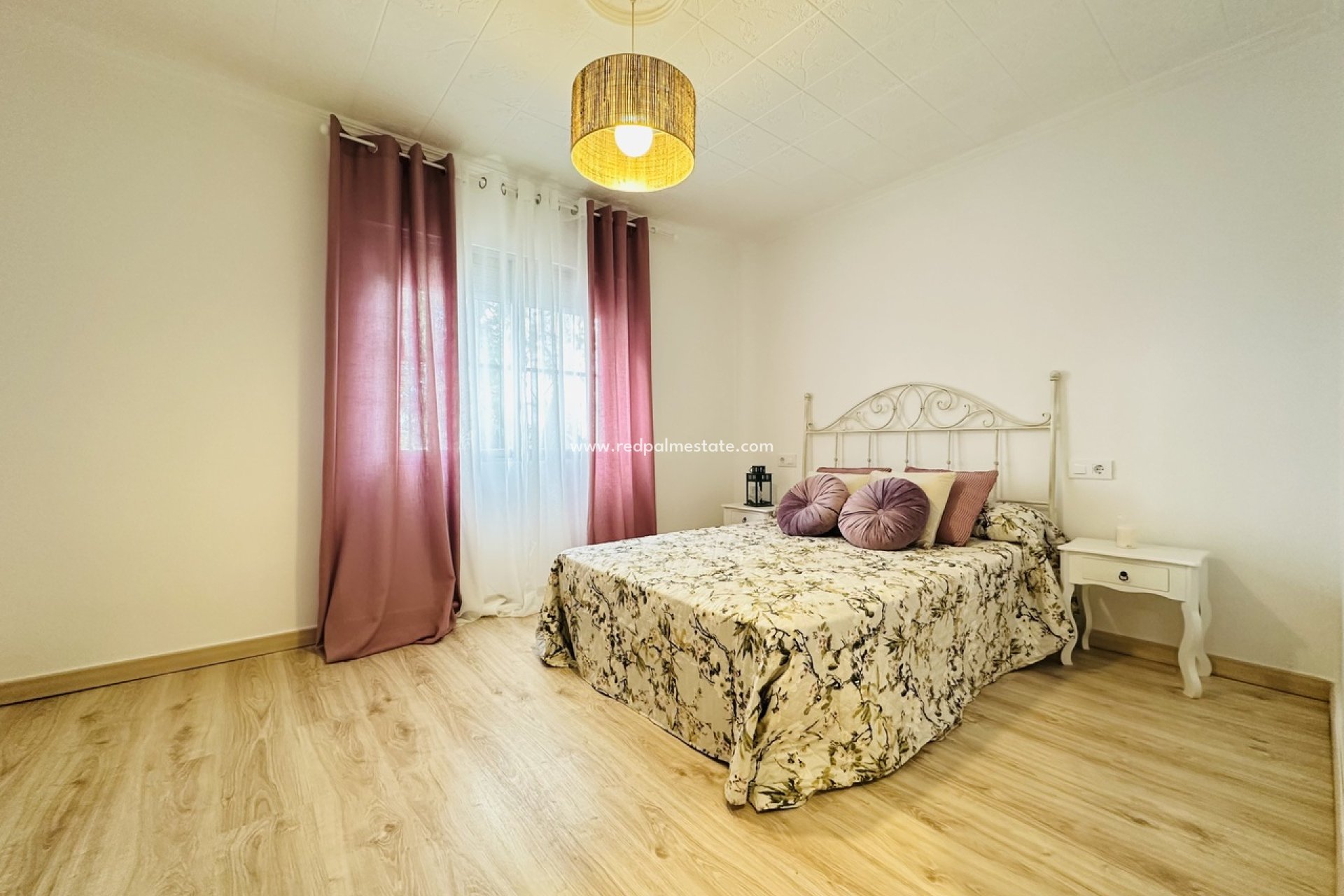 Resale - Villa -
Orihuela Costa - Inland