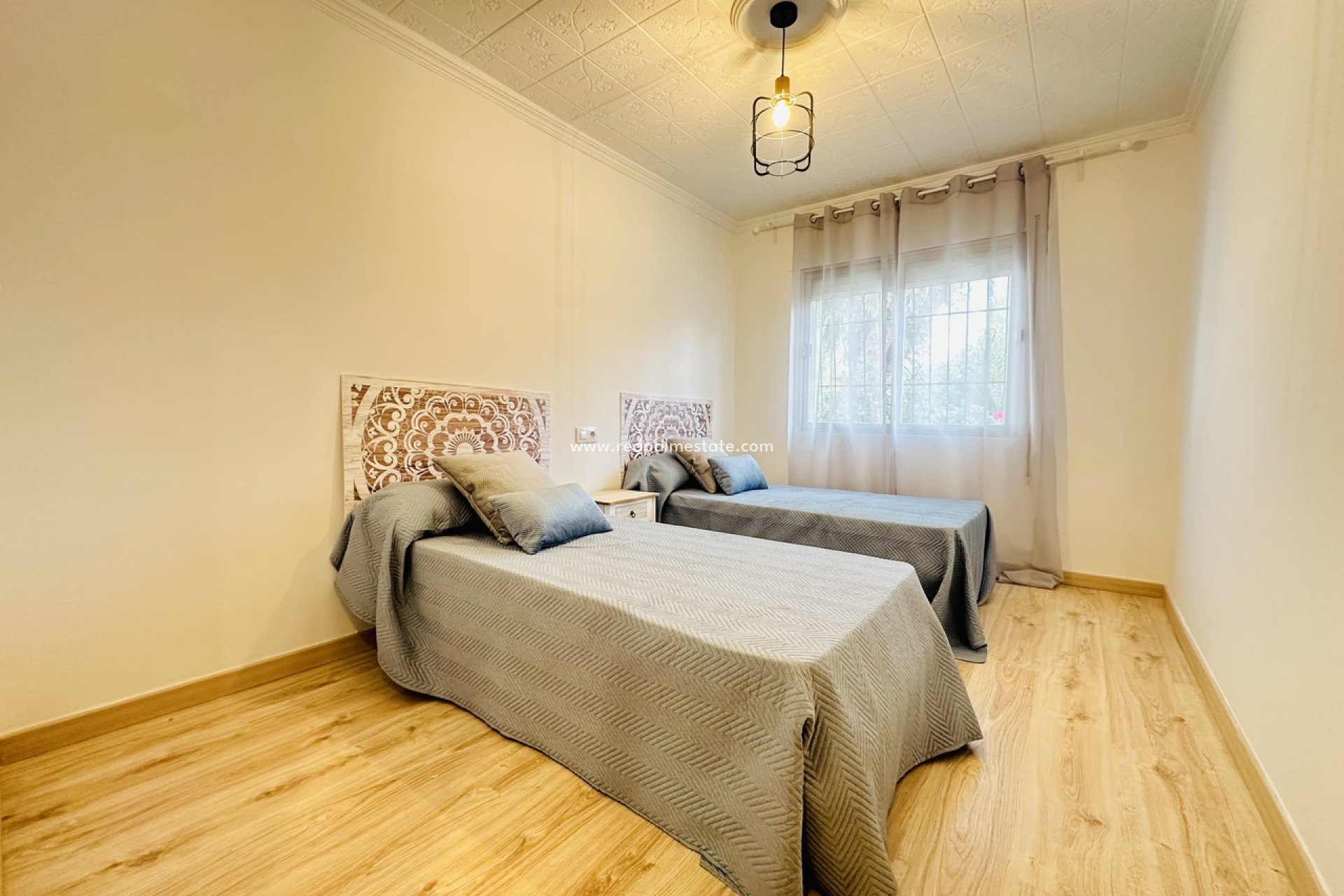 Resale - Villa -
Orihuela Costa - Inland