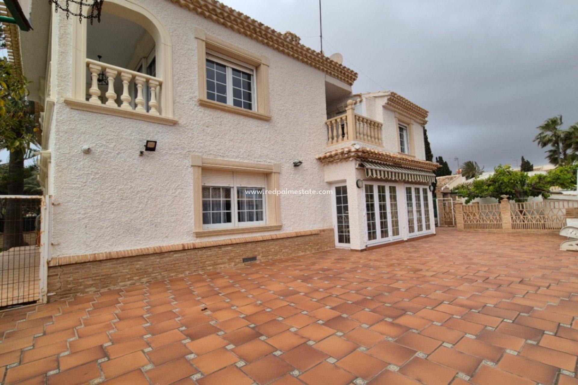 Resale - Villa -
Orihuela Costa - Inland